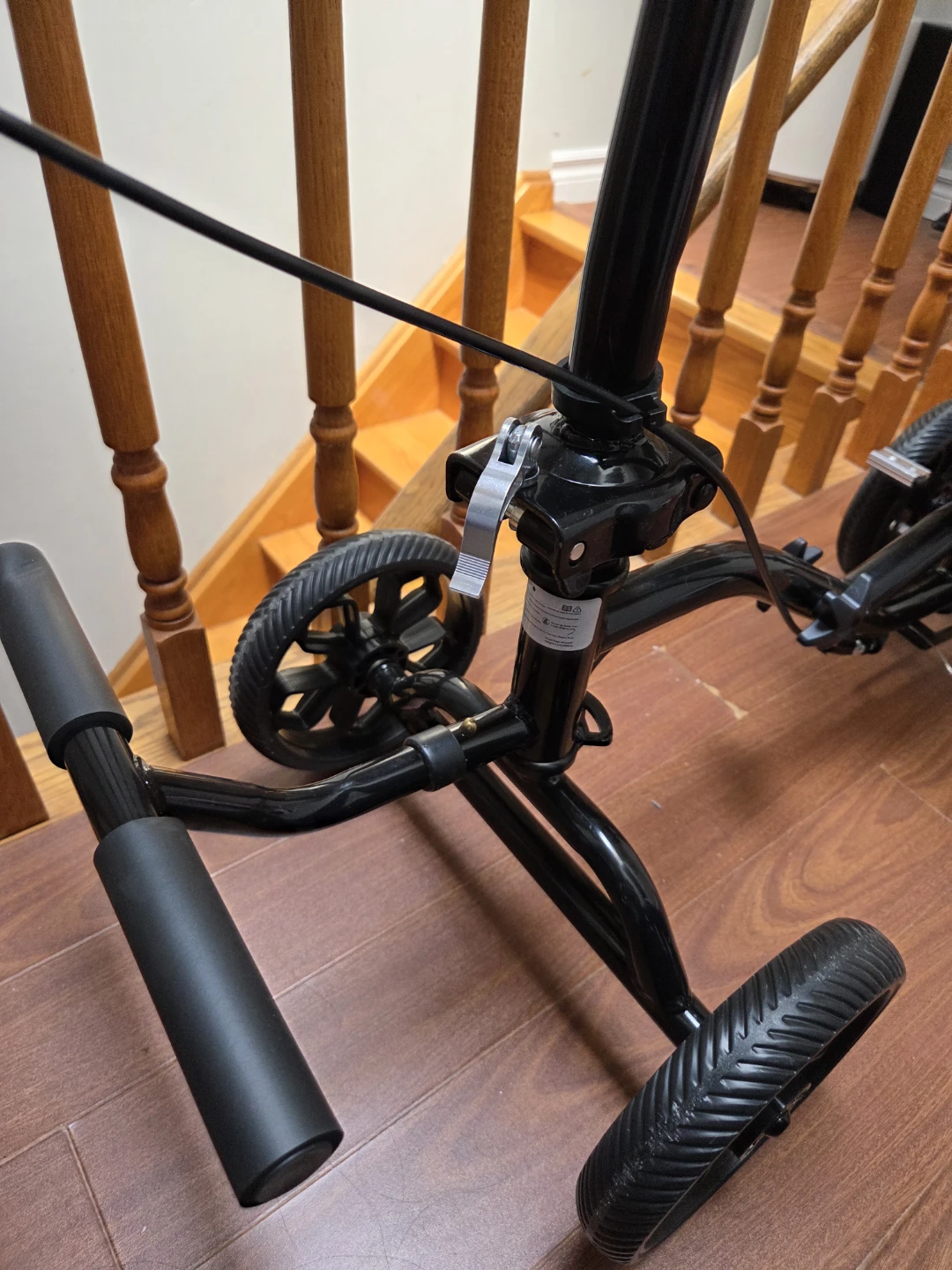 Fvzzin knee scooter like new - photo 4