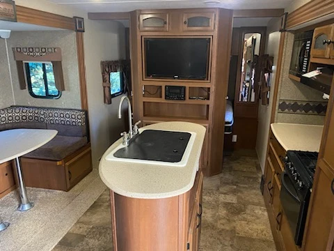Coachmen Freedom Express Travel Trailer - photo 4