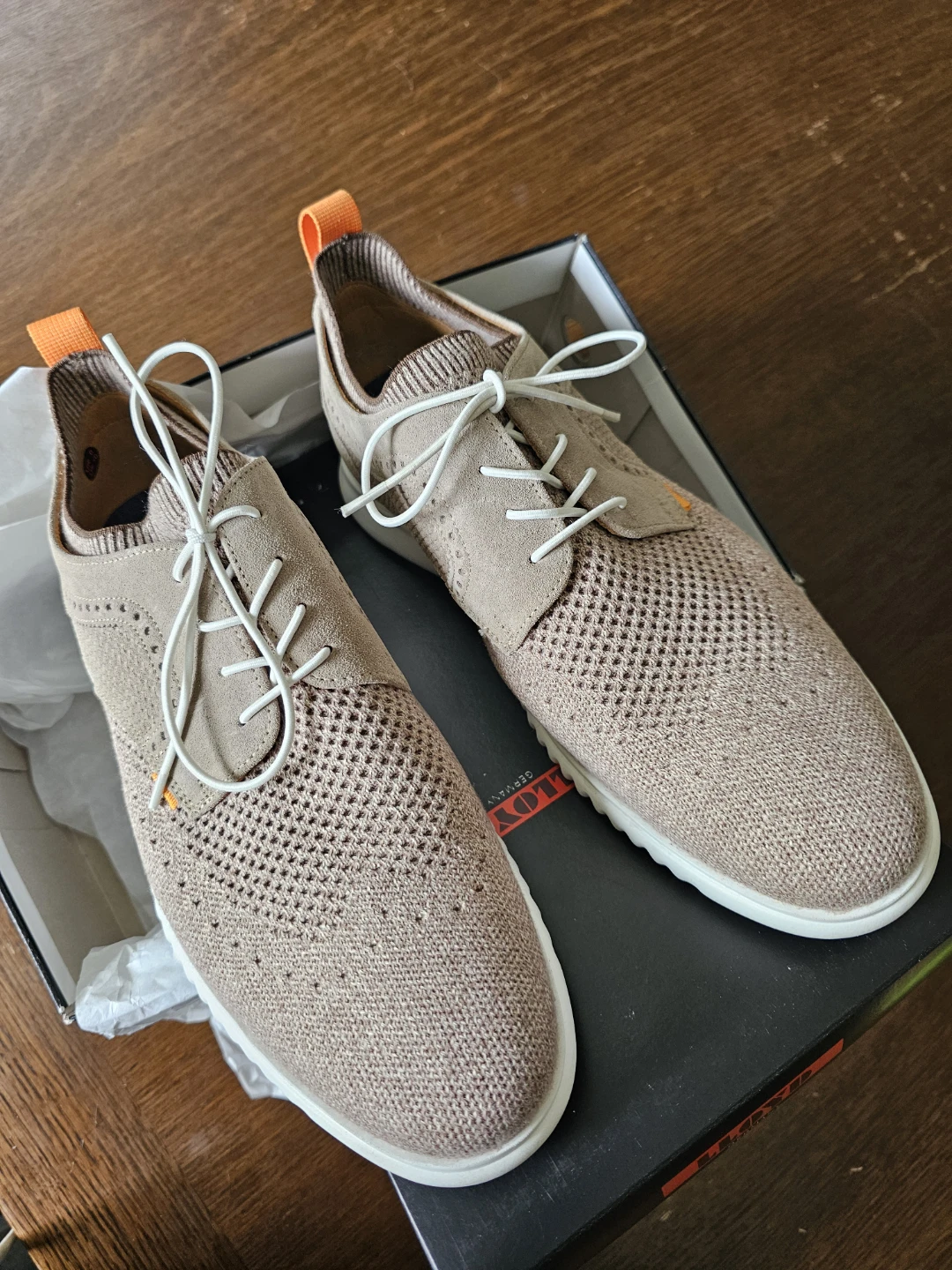 Men's Casual/Modern Lloyd shoes.