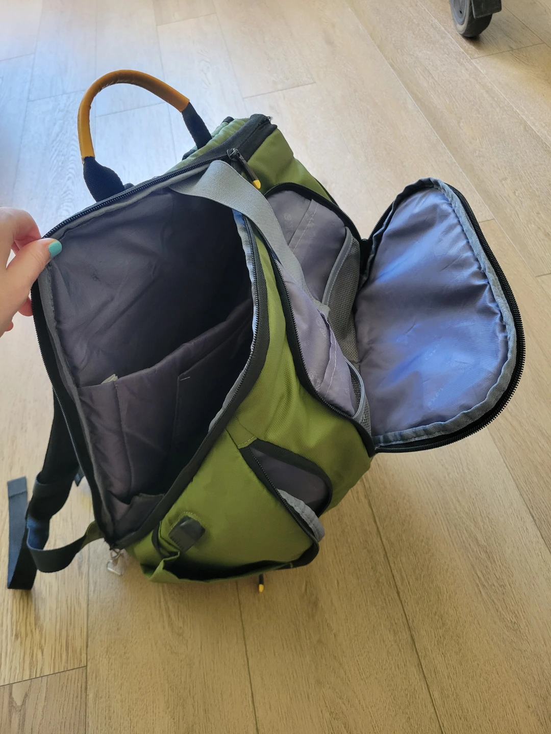 Large backpack **zipper broken** - photo 3