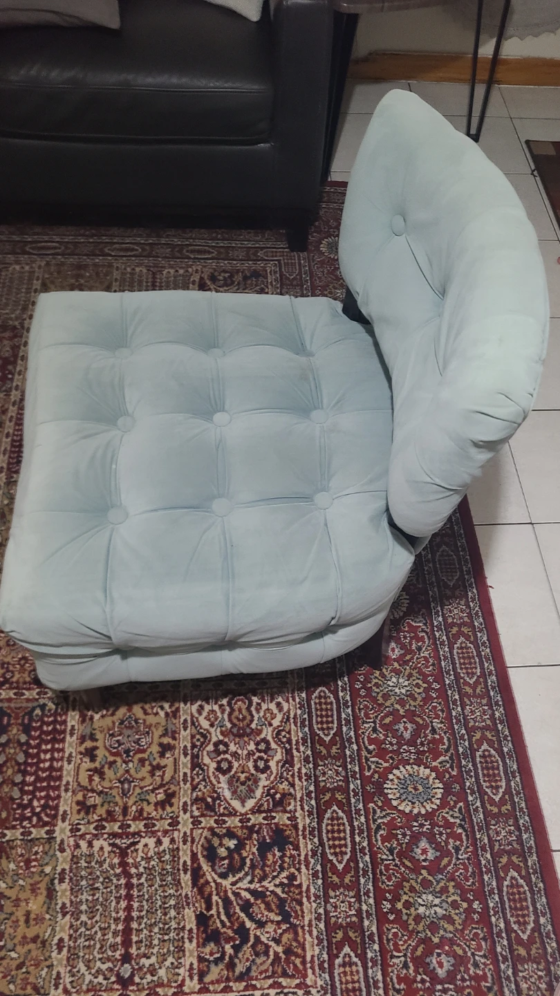 Tufted Accent Chair - photo 2
