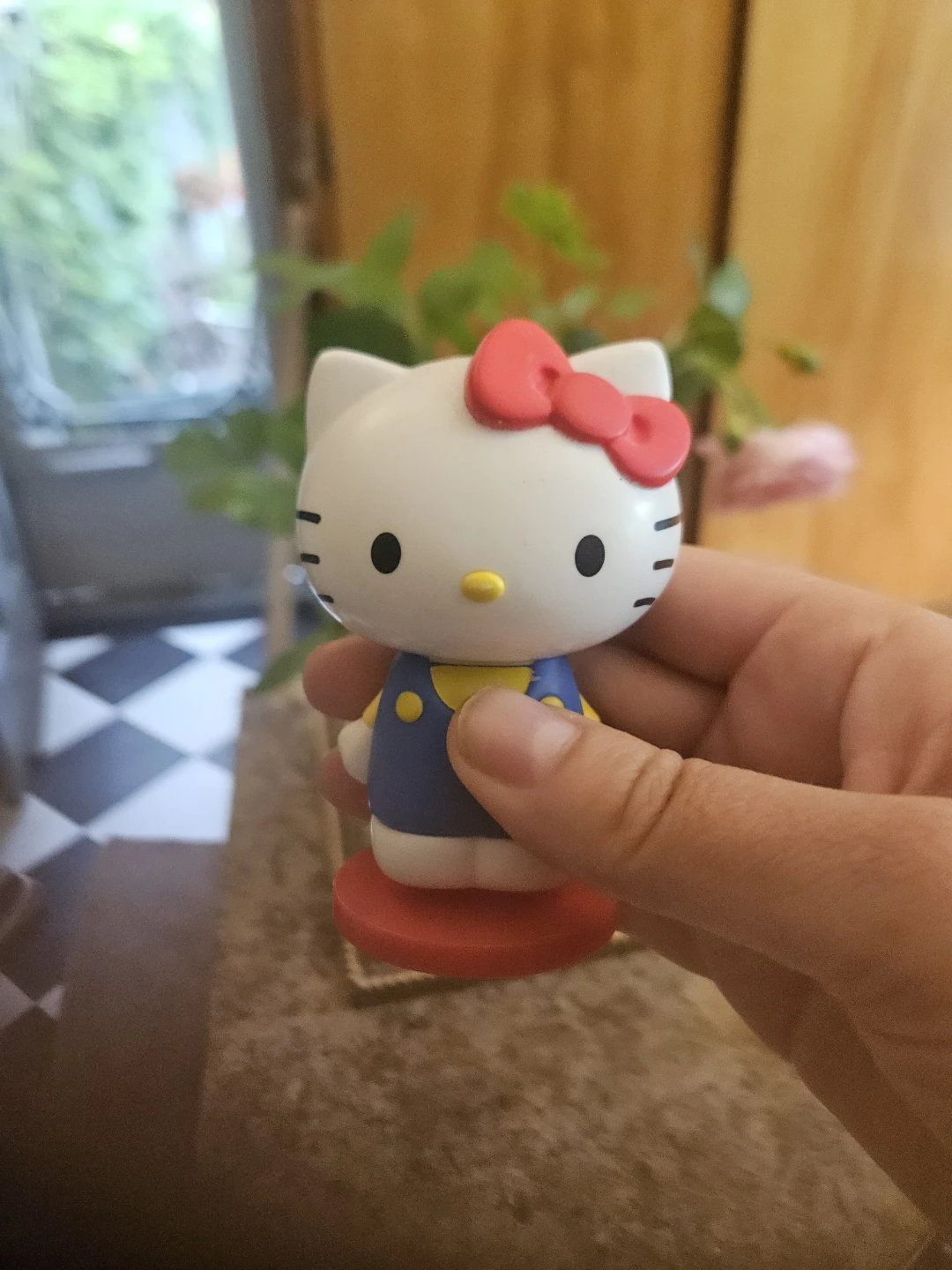 World's Smallest Hello Kitty Micro Pop Figure - photo 2