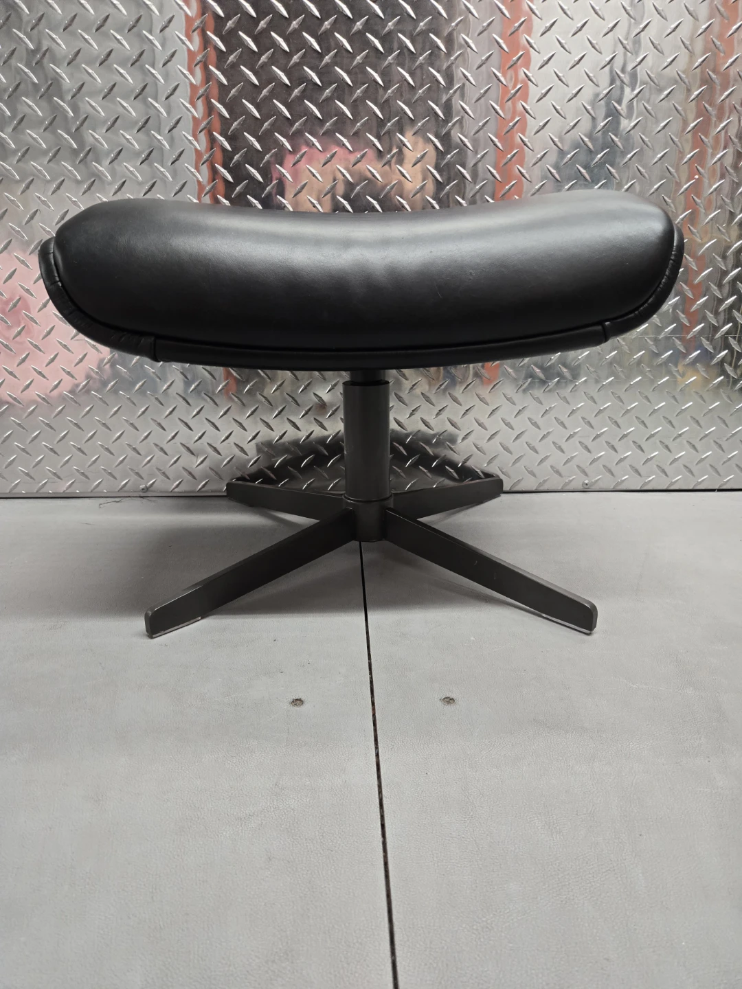 Article Black Genuine Leather Modern Swivel Ottoman - photo 2