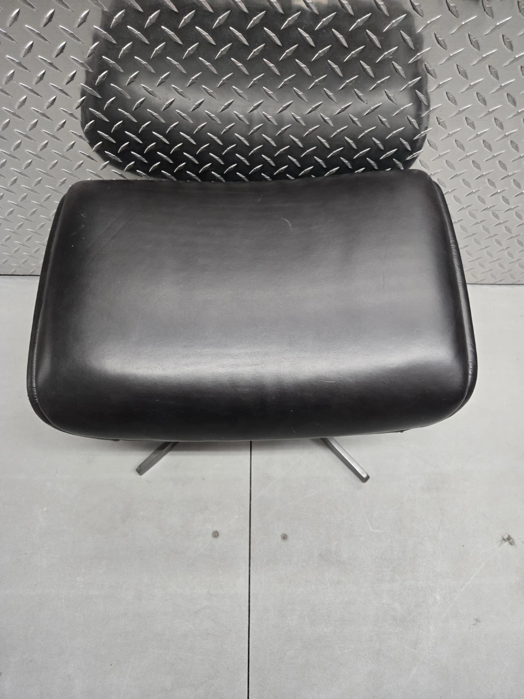 Article Black Genuine Leather Modern Swivel Ottoman - photo 3
