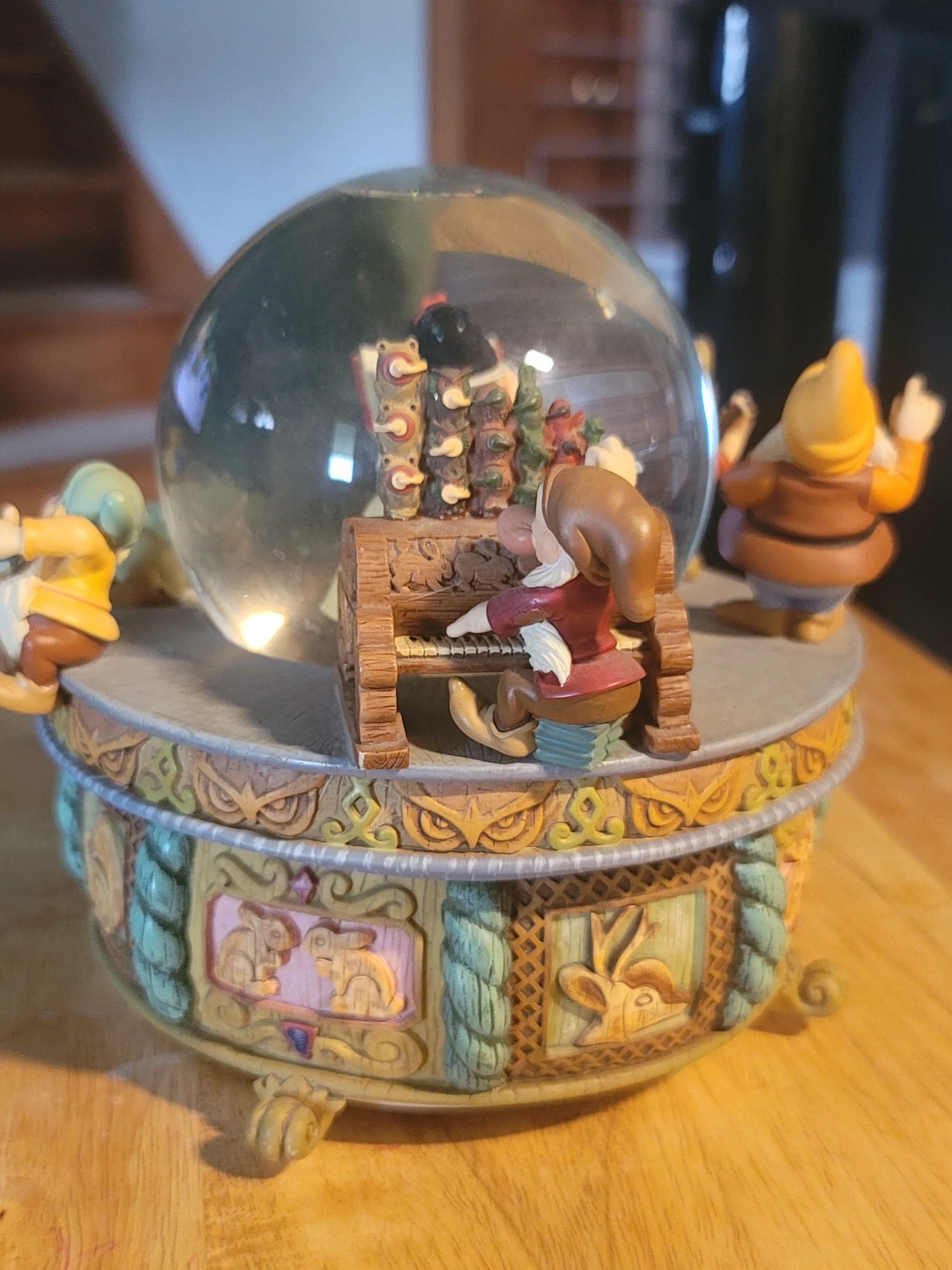 Retired Disney Snow White & the Seven Dwarfs Snow Globe - photo 2