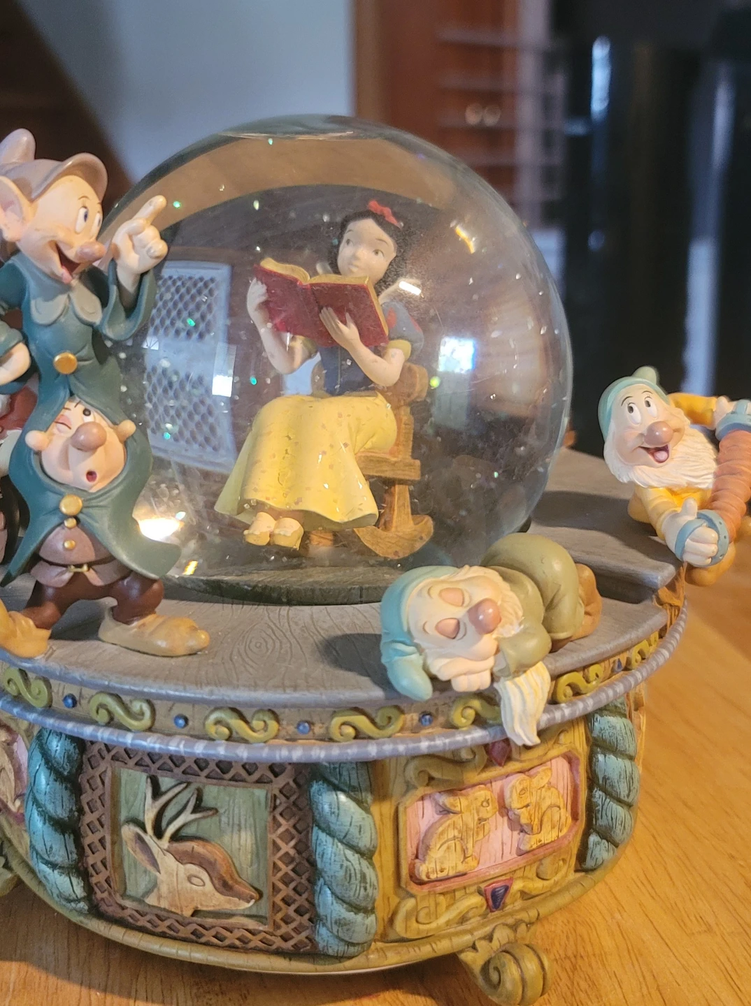 Retired Disney Snow White & the Seven Dwarfs Snow Globe - photo 4