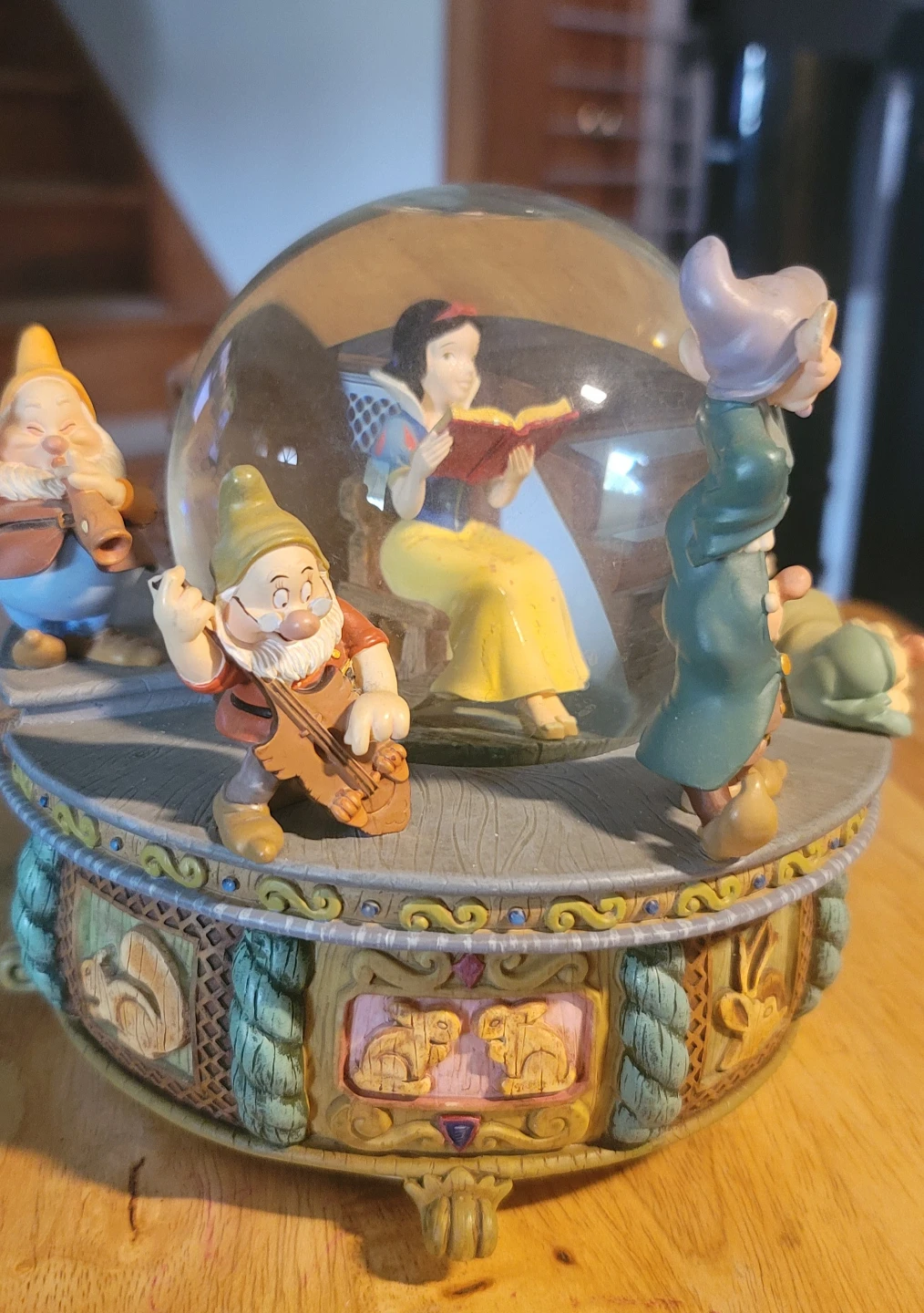 Retired Disney Snow White & the Seven Dwarfs Snow Globe - photo 5