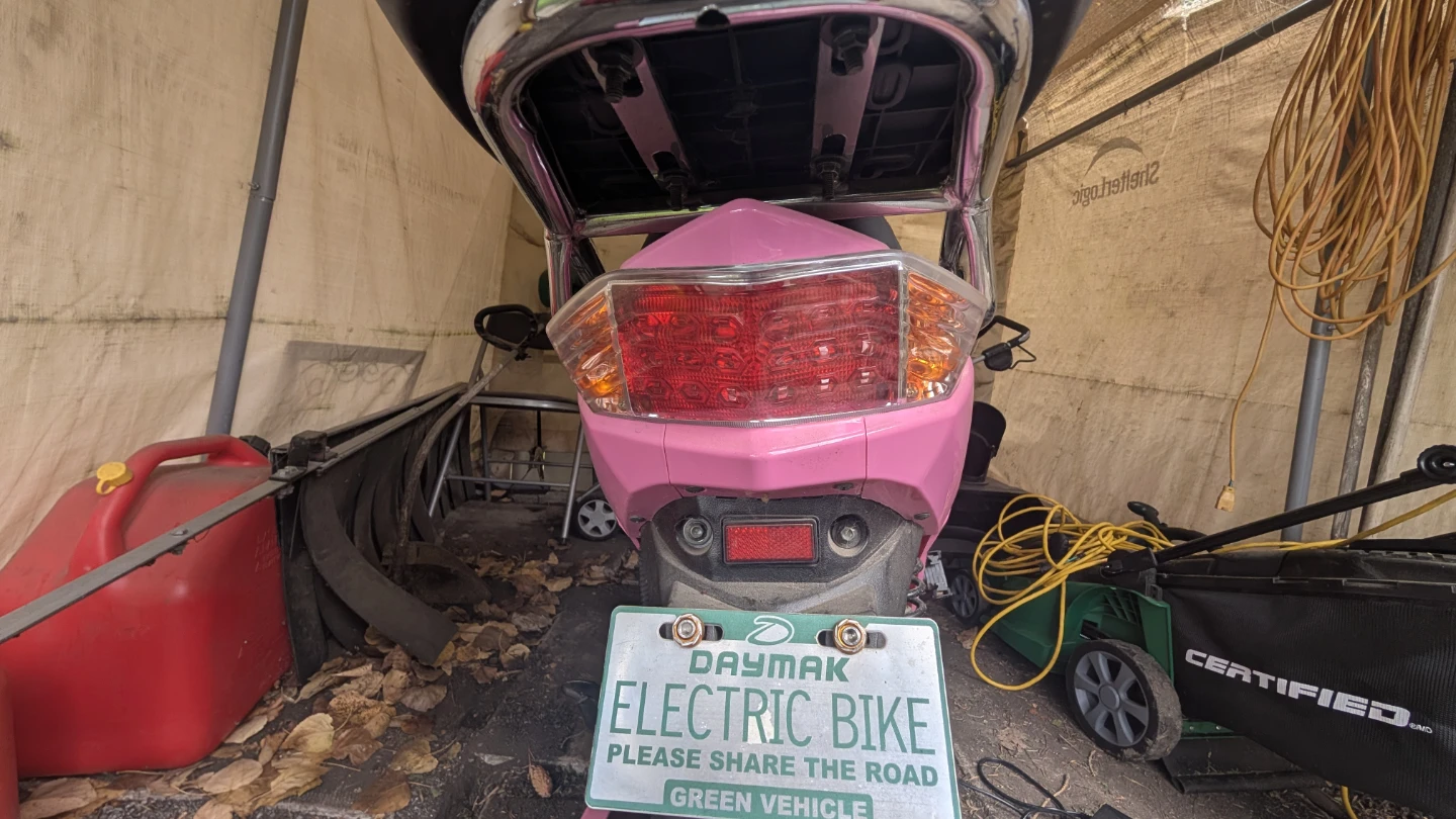 Daymak Electric Scooter / E-Bike – Only 107 KM – Like New! - photo 5