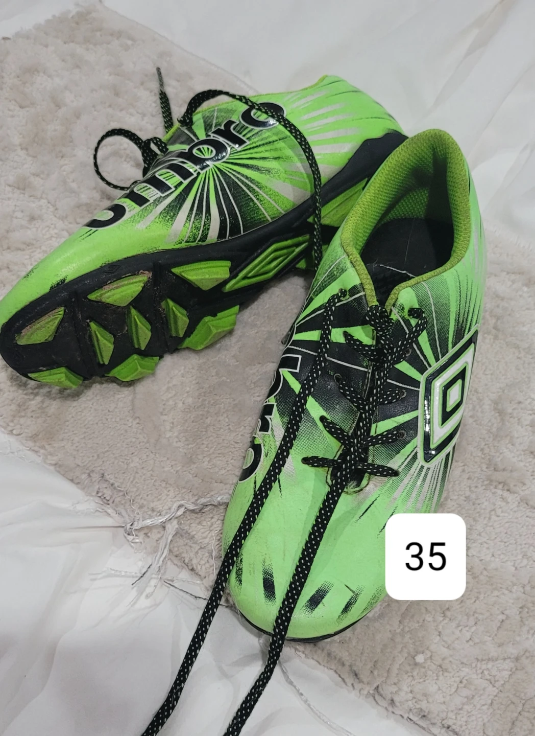 Umbro Soccer Cleats Size 35