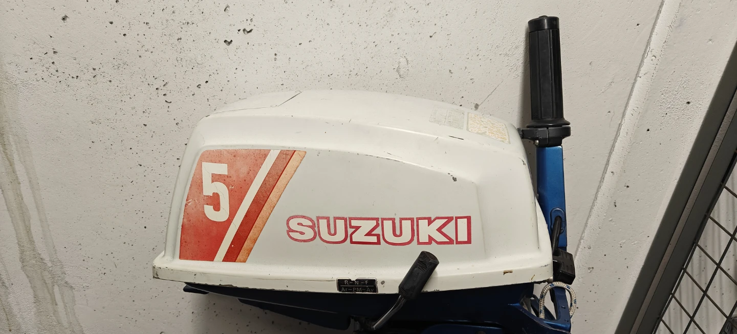 Free Outboard Motor, pickup only, Downtown Toronto - photo 4