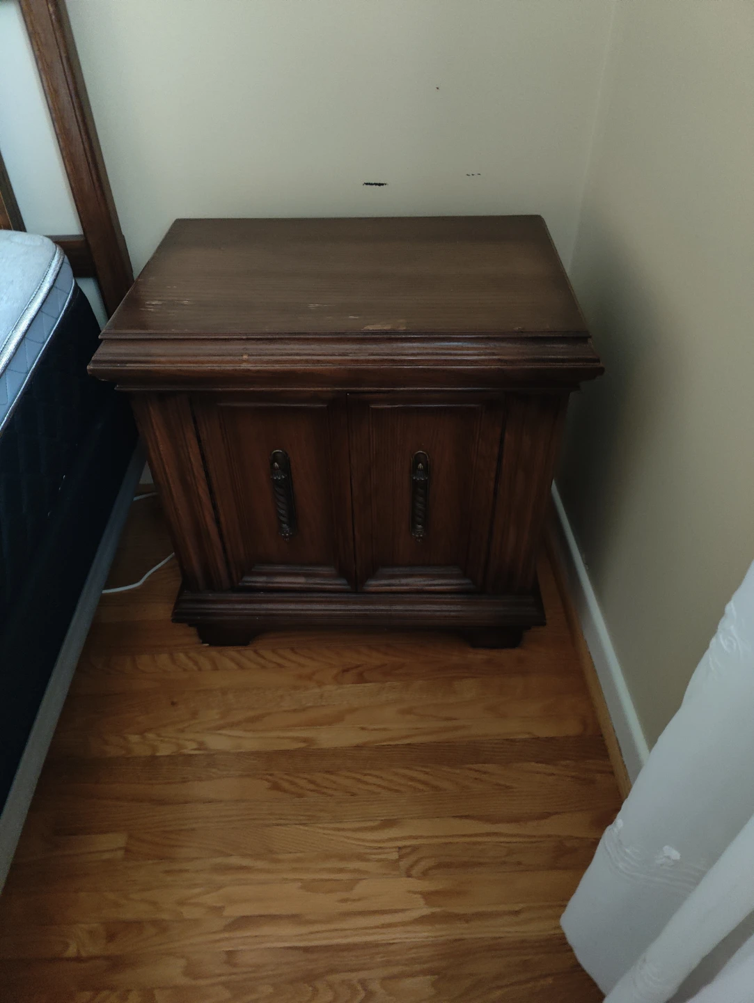 Vintage Wooden End Table Nightstand - photo 2