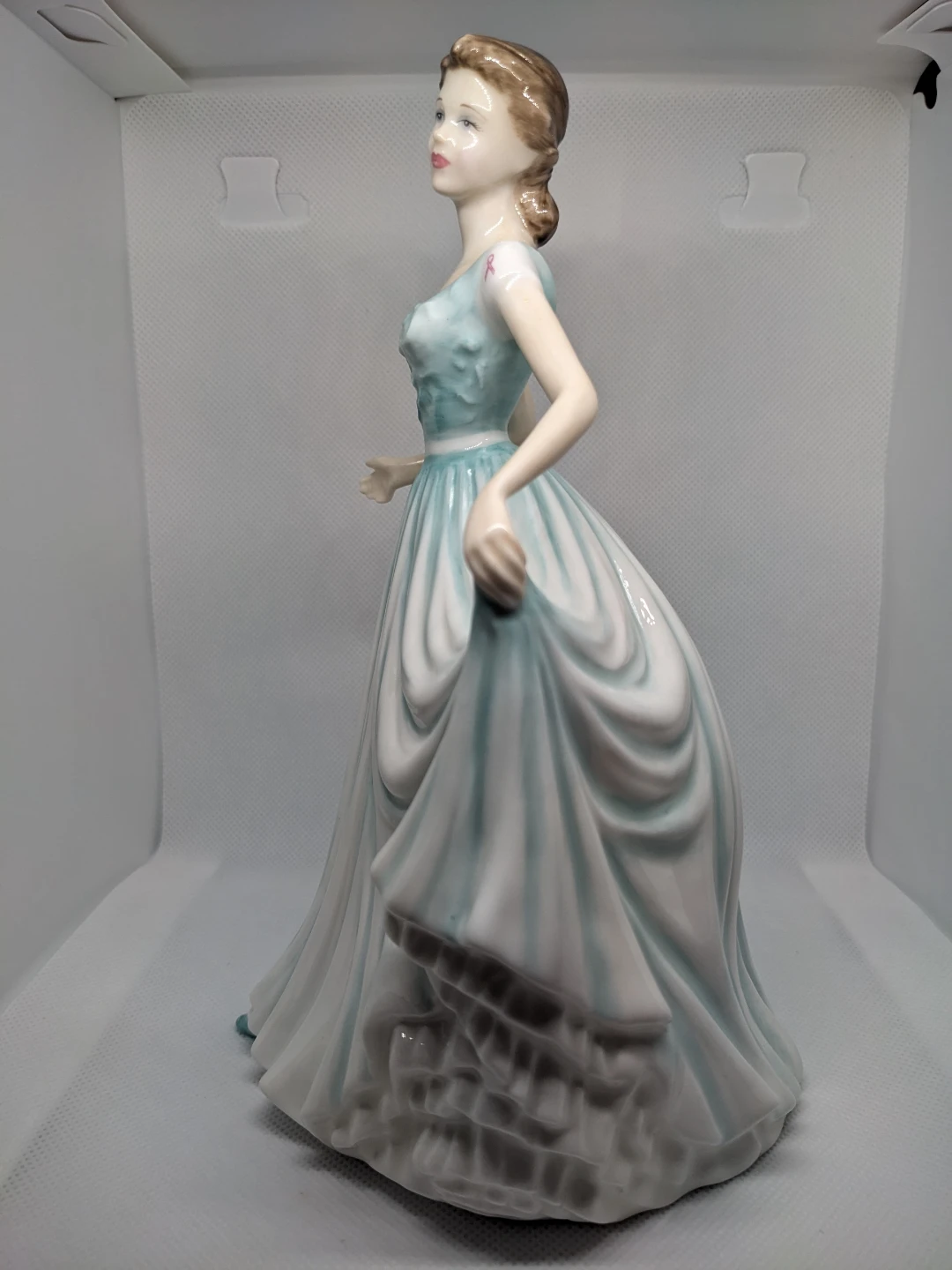 Royal Doulton "Spring Morning" Vintage Figure - photo 2