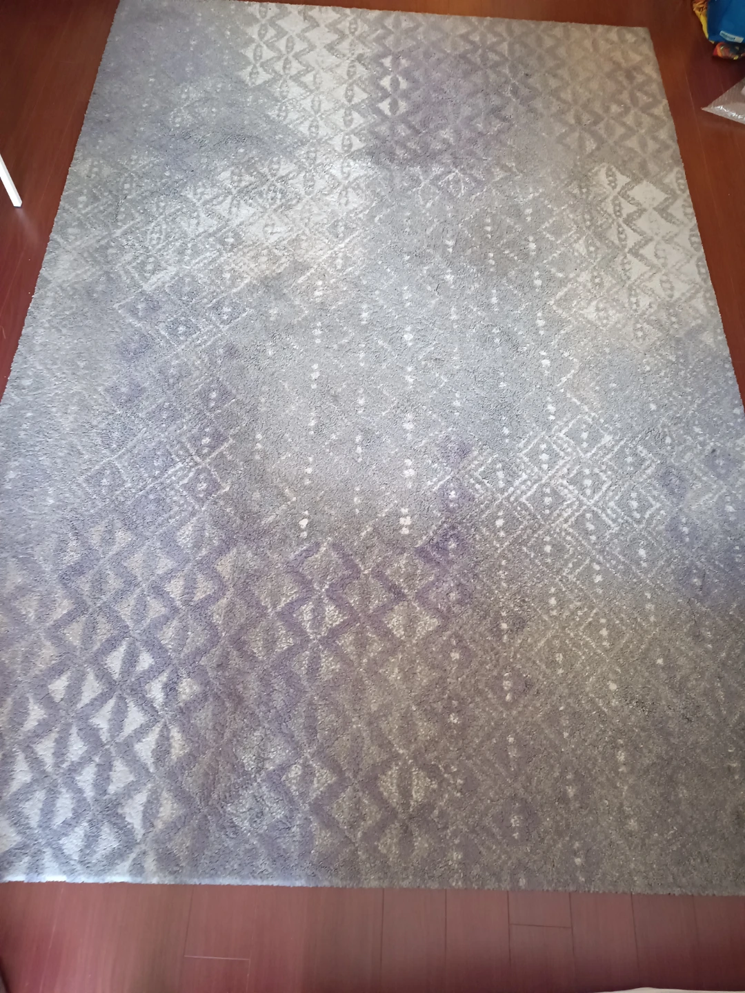 Area Rug with Geometric Pattern - photo 2