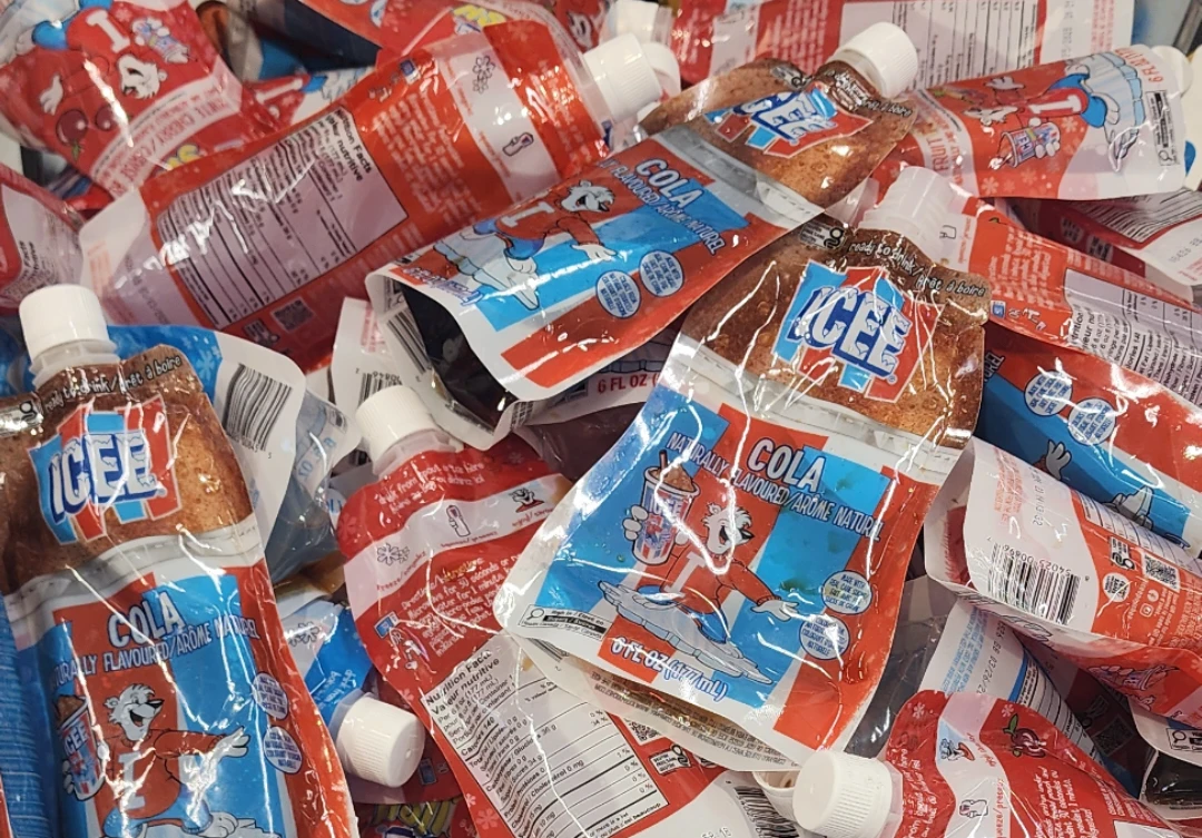 ICEE Cola Flavoured Drink Pouches (6 fl oz)⚽️