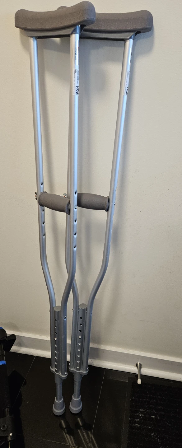 Adjustable crutches - photo 3