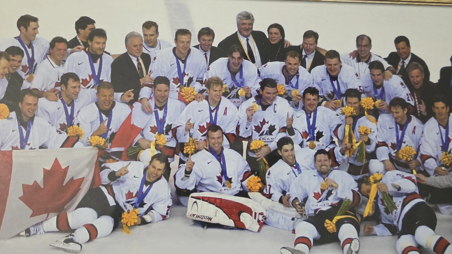 Team Canada 2002 Mens Hockey Champions Framed Print - photo 2