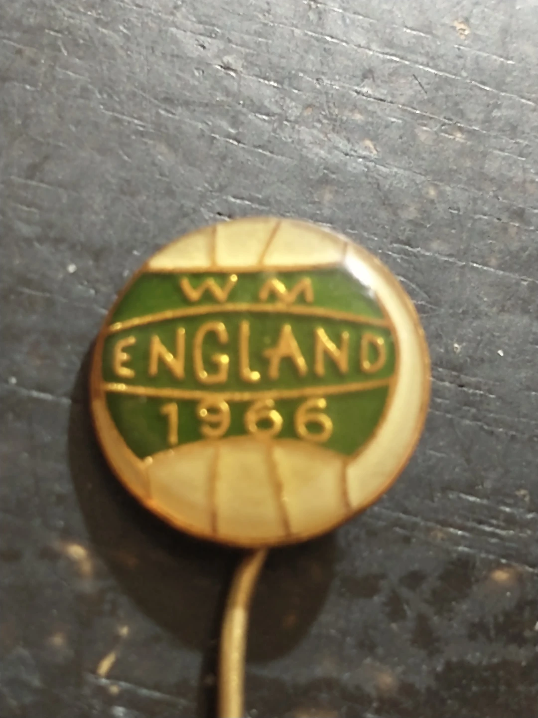 England 1966 World Cup Football Pin - photo 2