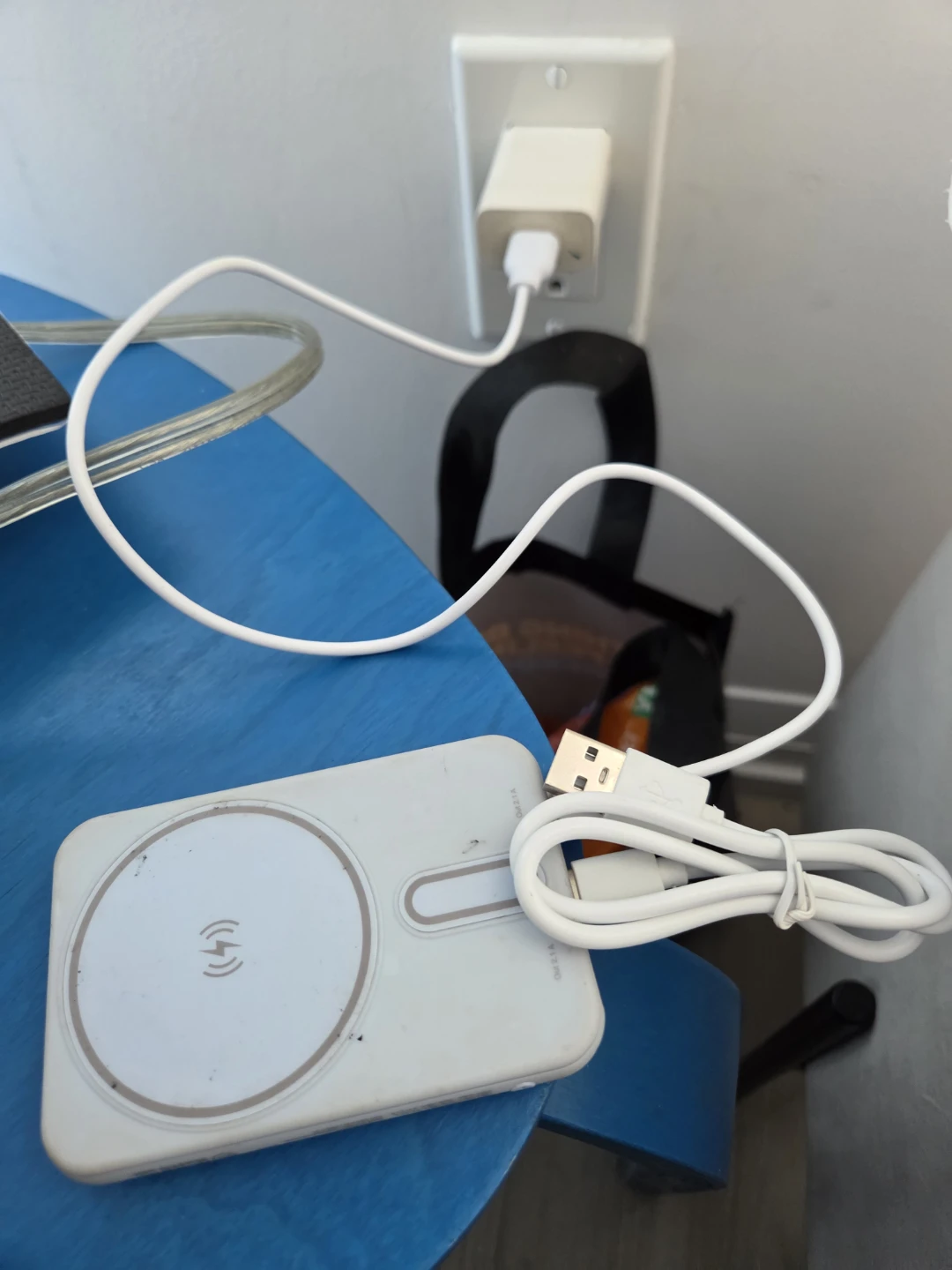 Merkury Innovations Wireless Charger with USB Cable - photo 5