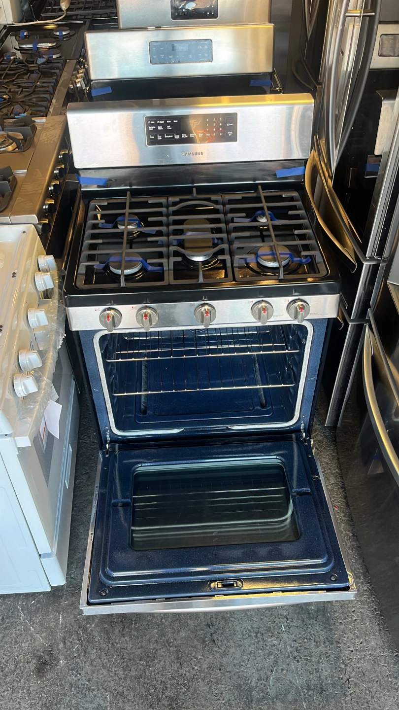 Samsung Gas Range - photo 3