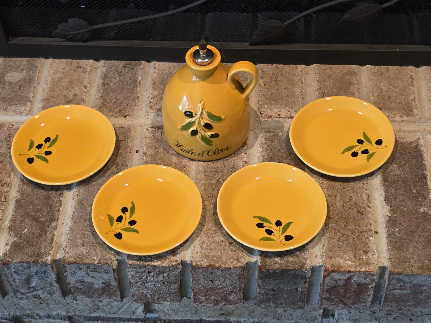 Yellow Olive Oil Cruet and 4 Small Dipping Plates