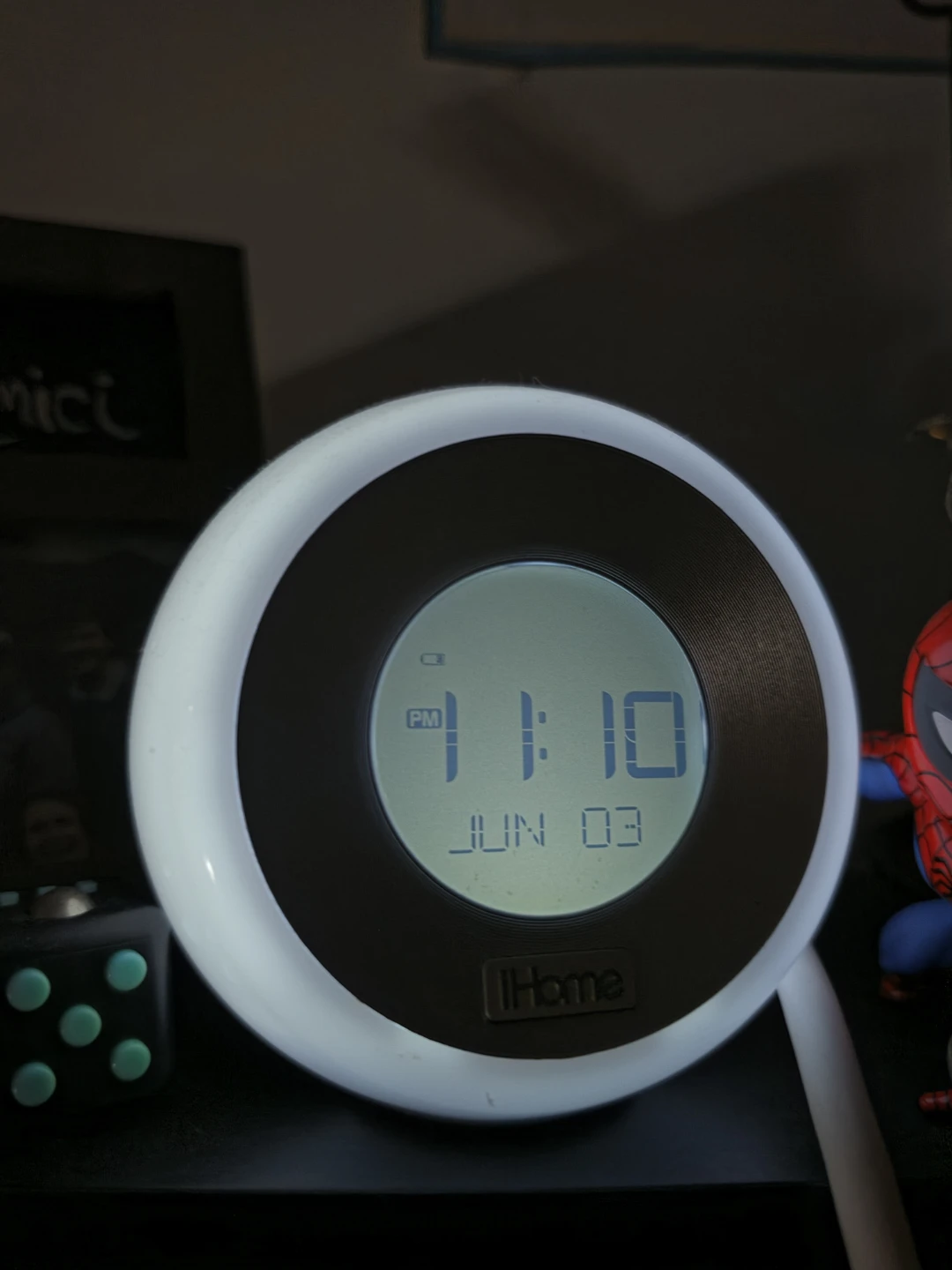 Color changing alarm clock/speaker/radio - photo 2