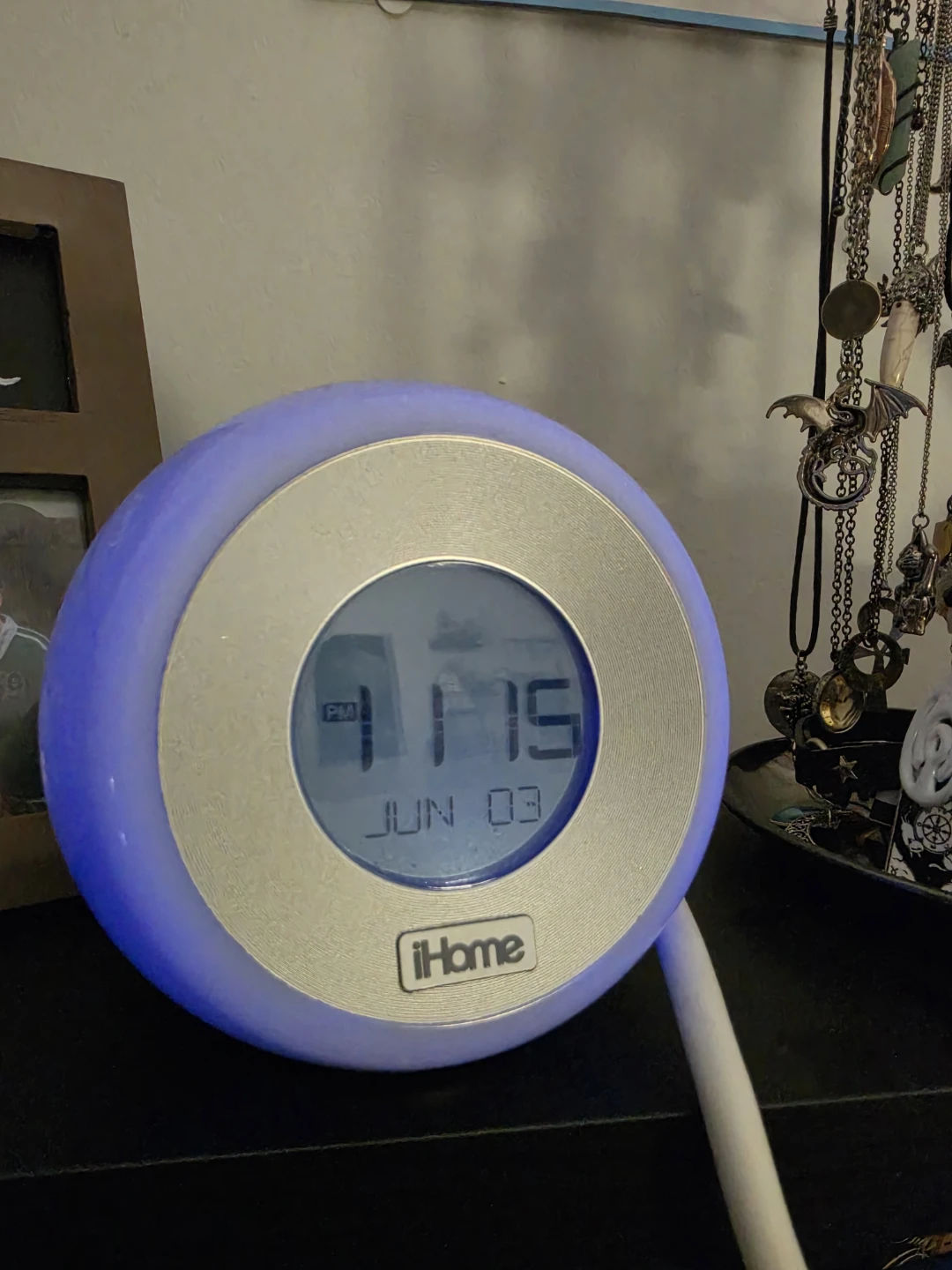 Color changing alarm clock/speaker/radio - photo 4