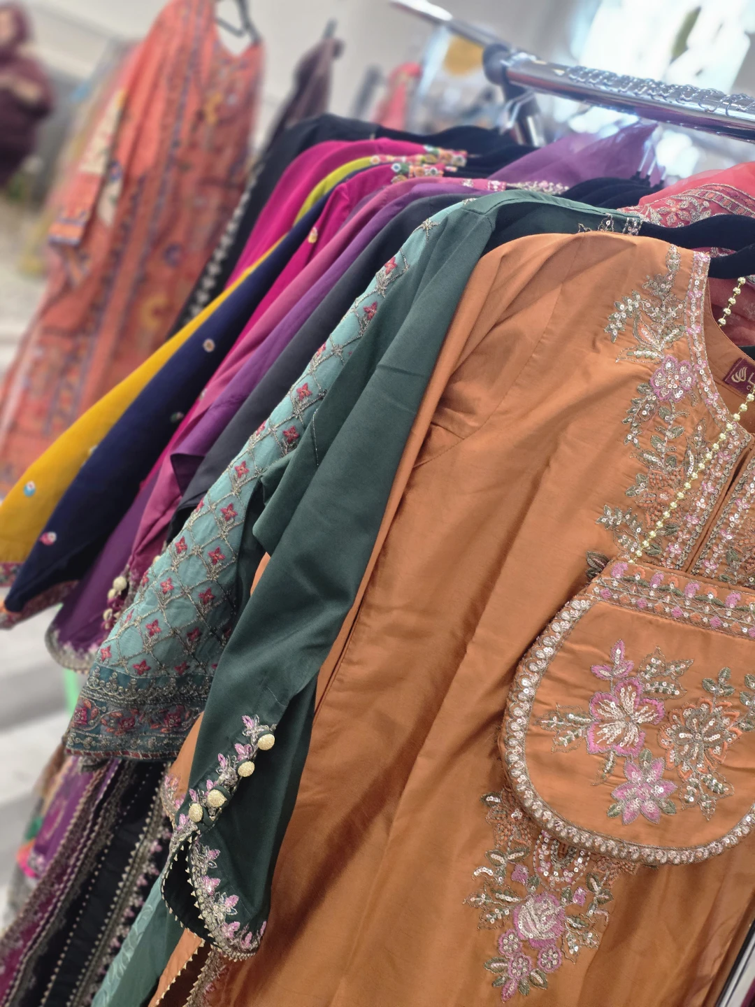 Orange Embroidered Kurti with Matching Bag - photo 3