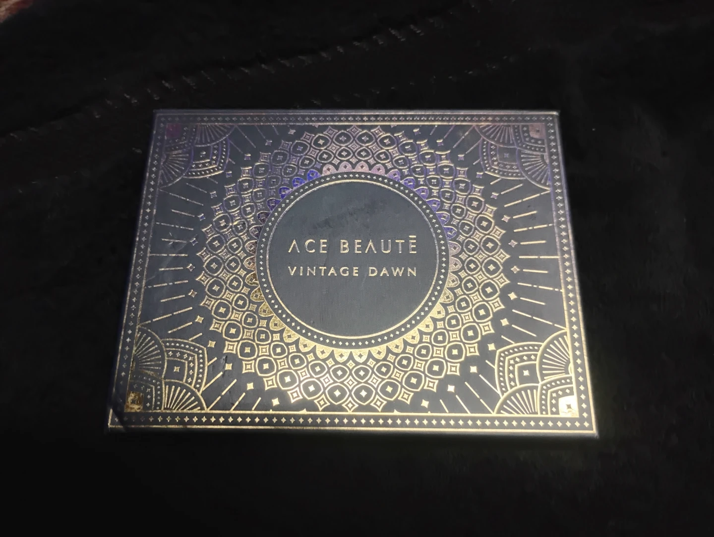 ACE BEAUTE Vintage Dawn Eyeshadow Palette