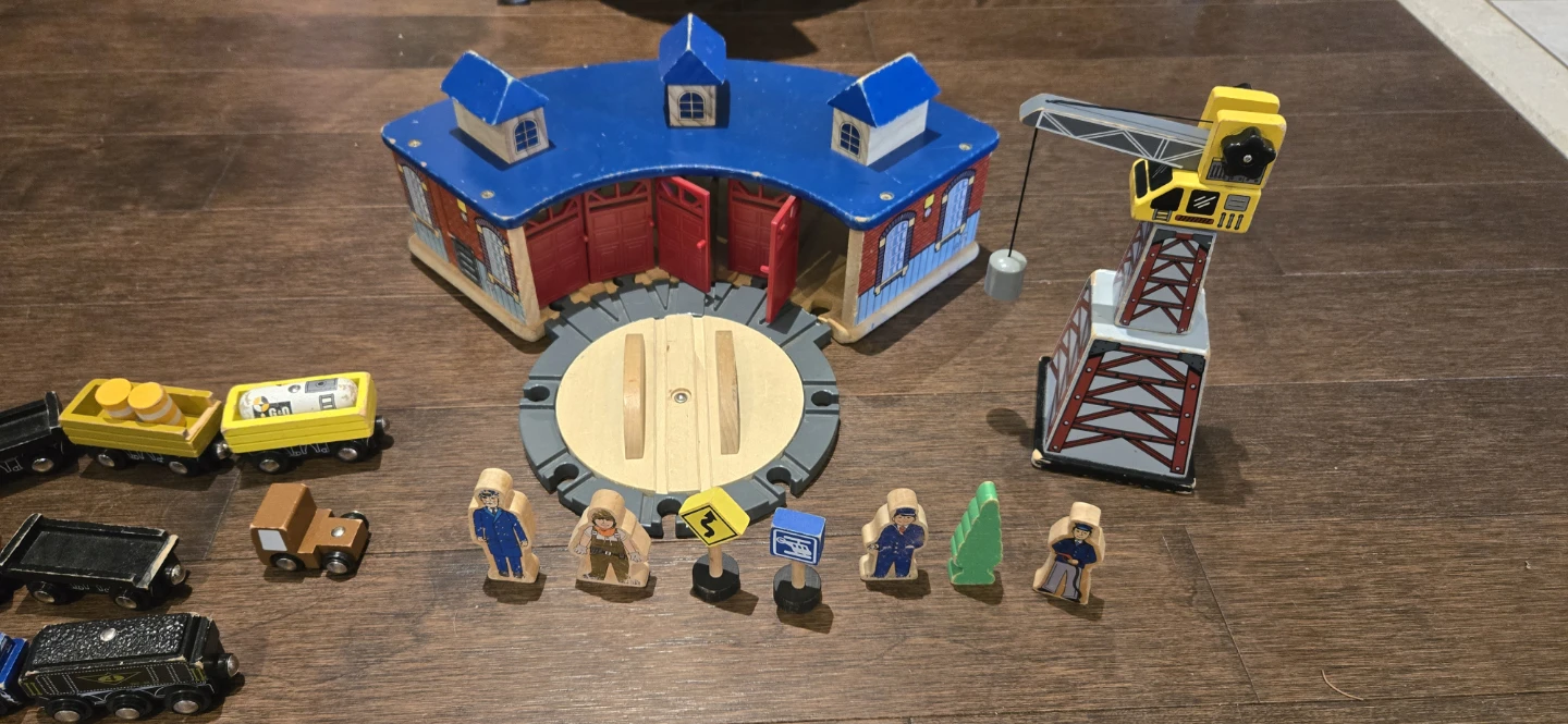 Wooden Train Set with Roundhouse and Crane - photo 4