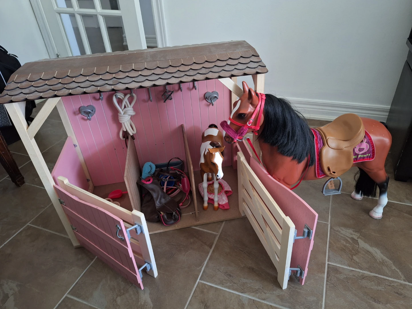 Doll Horse Stable with Accessories - photo 3