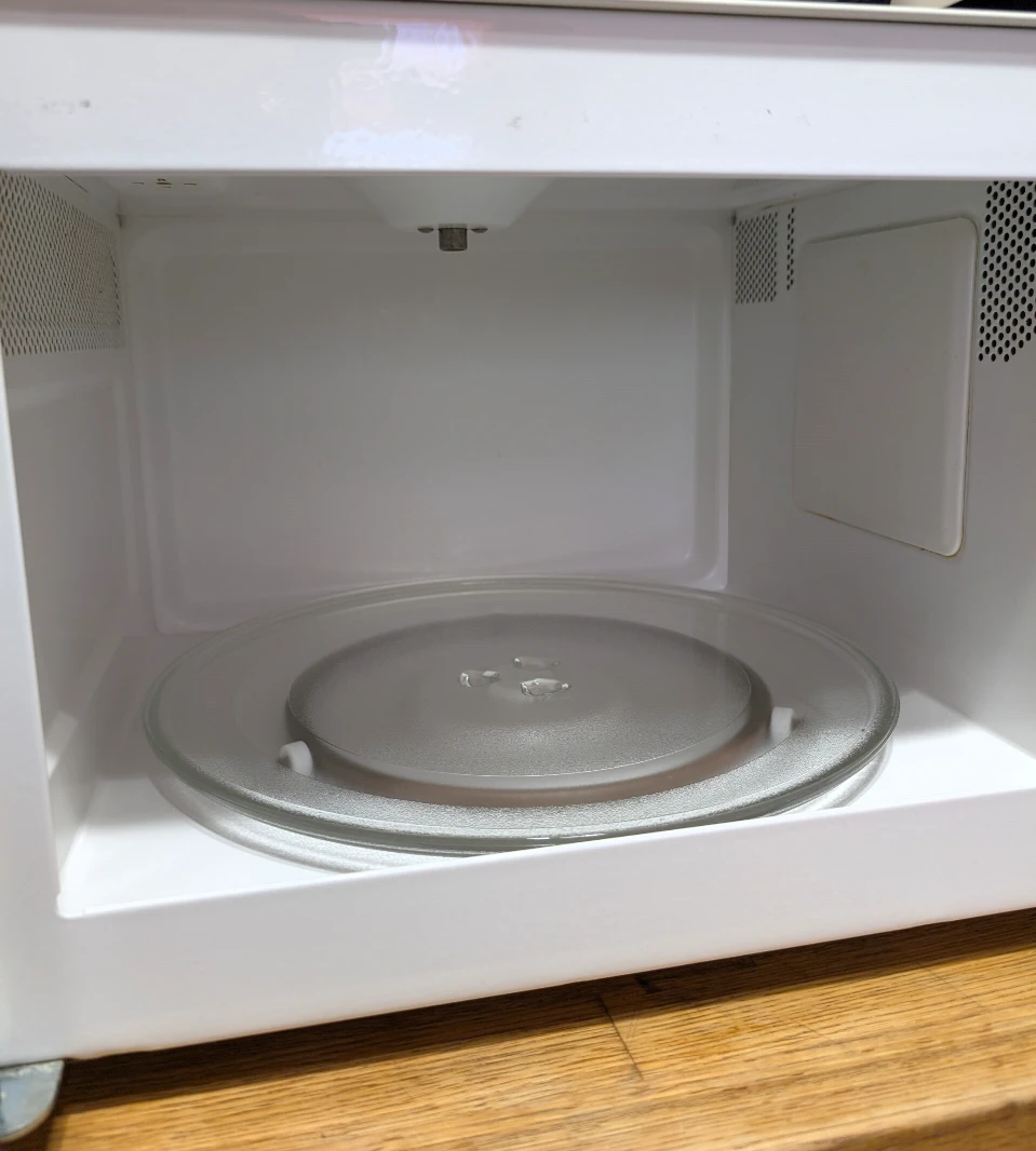 Clean & Working Microwave - photo 2