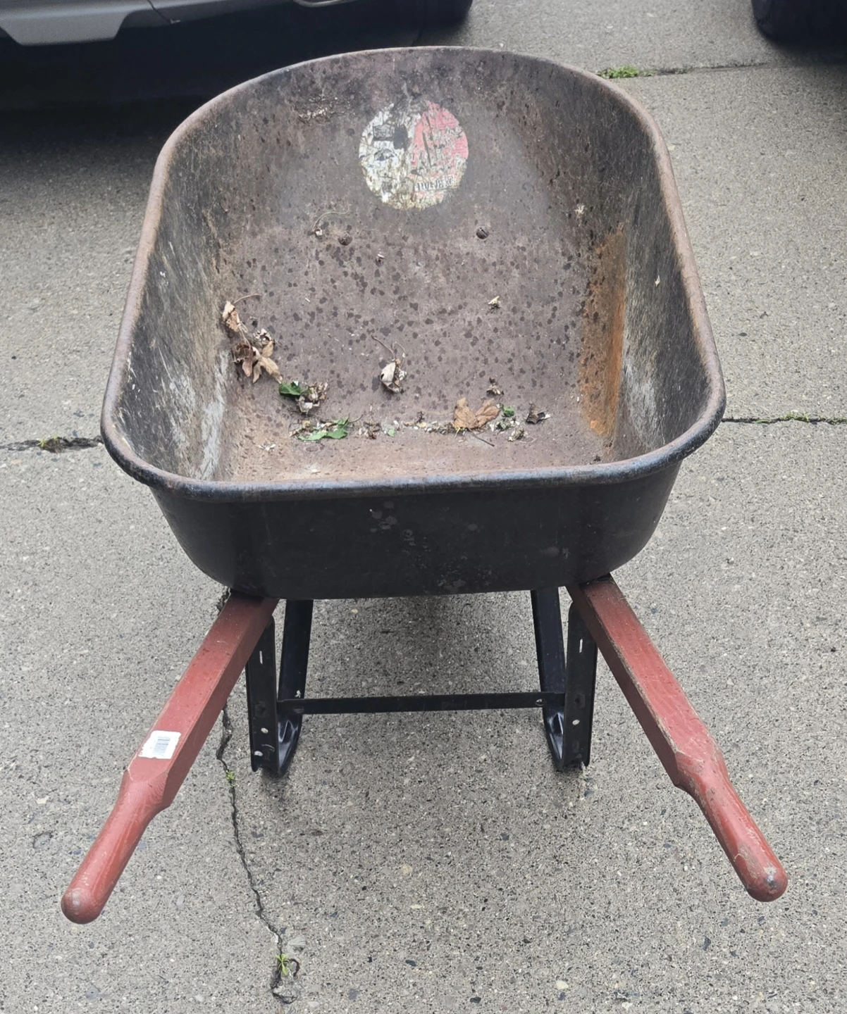 Wheelbarrow with solid, flat-free polyurethane tire. Job Mate - photo 4