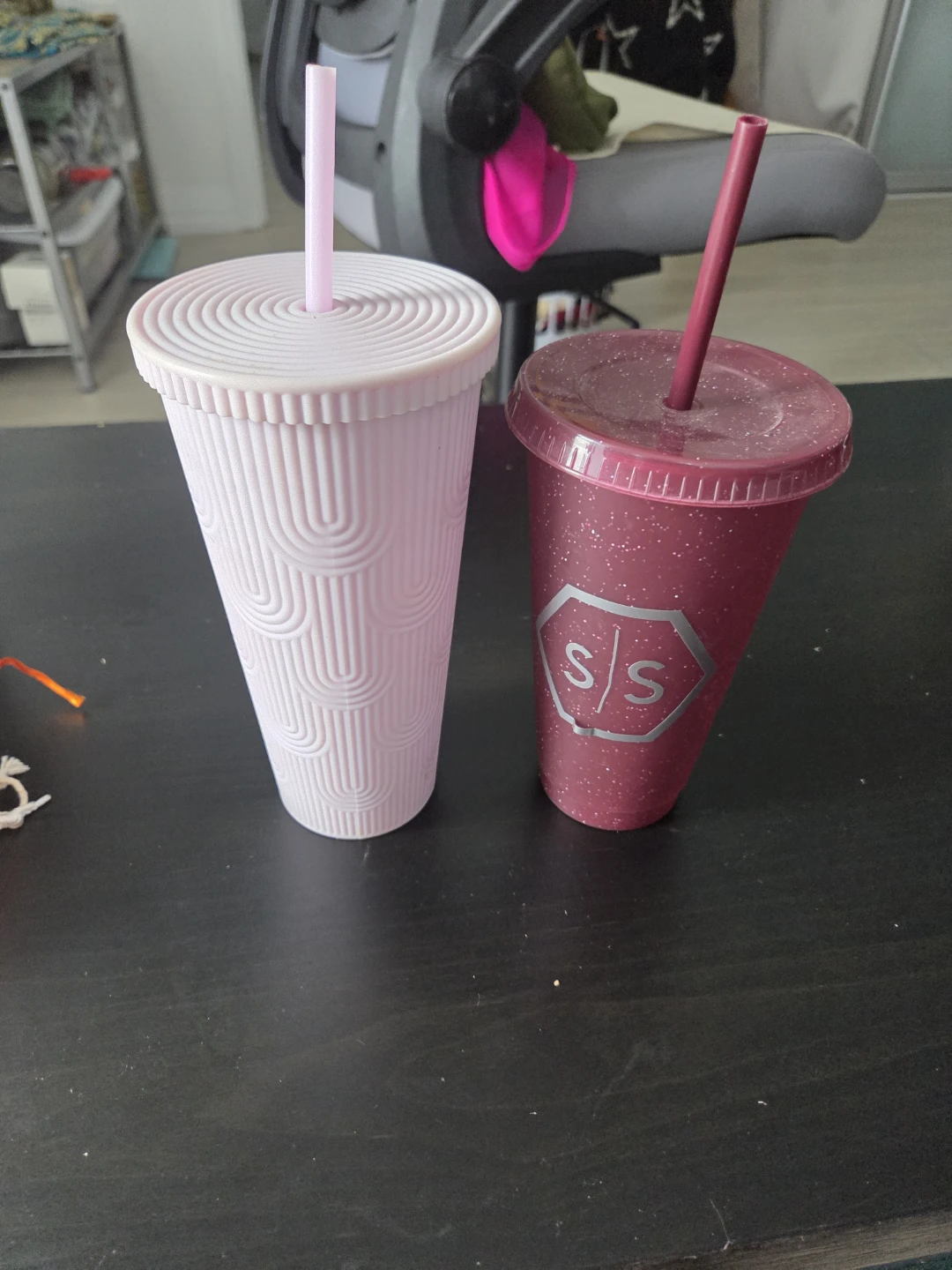 Set of 2 Tumblers with Lids and Straws