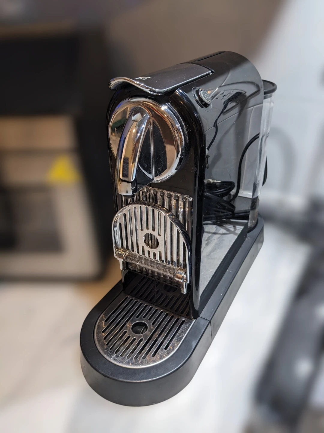 Nespresso Original Espresso Machine D111 - photo 2