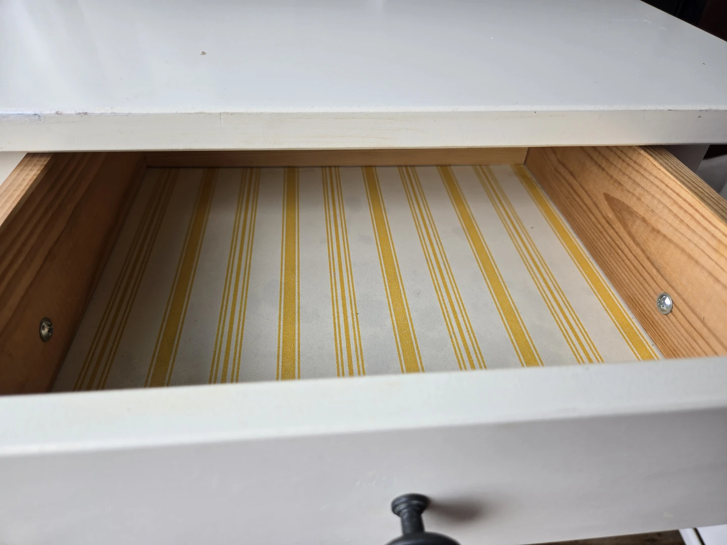 White IKEA Hemnes pair of nightstands - photo 3
