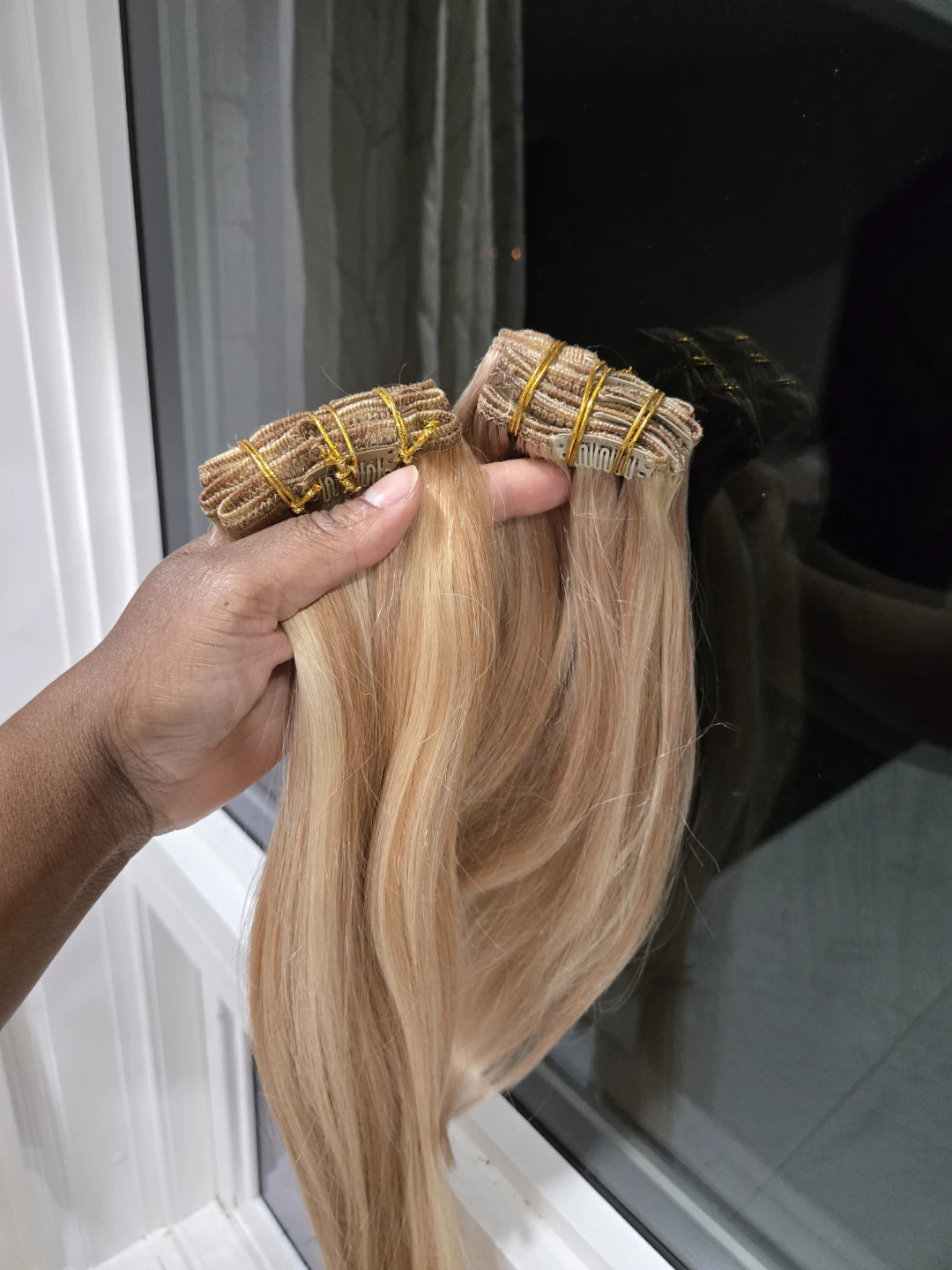Clip-in Hair Extensions - Honey Blonde
