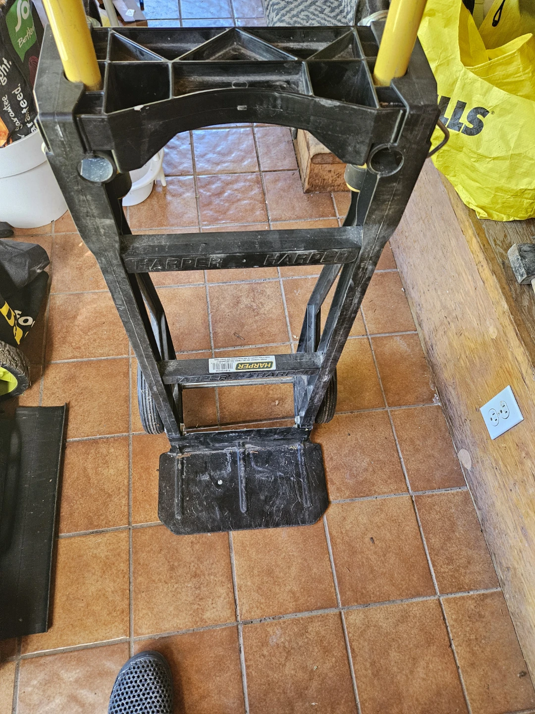 Harper 400 lbs Capacity Hand Truck - photo 4