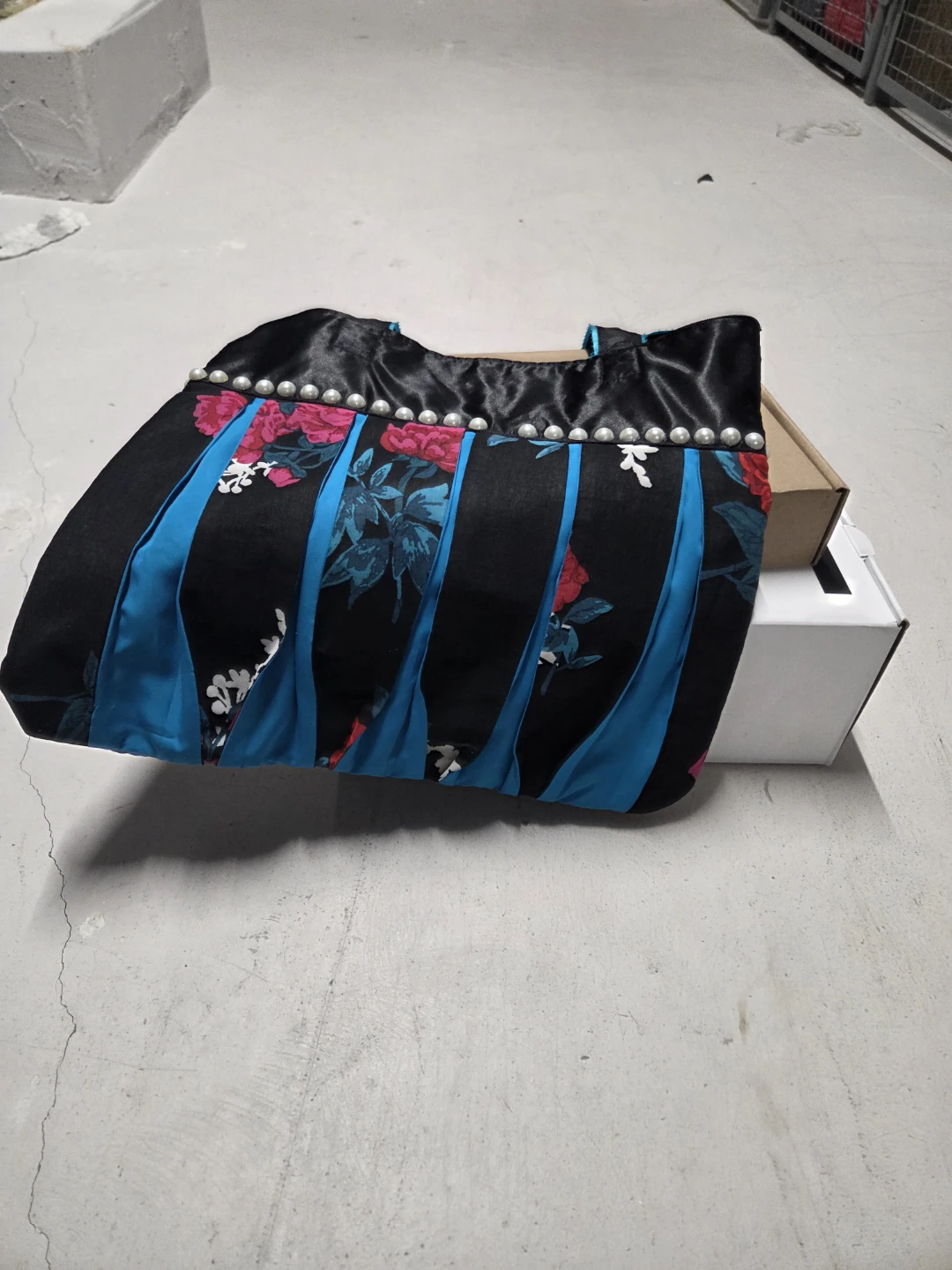 Floral Tote Bag with Pearls - photo 2