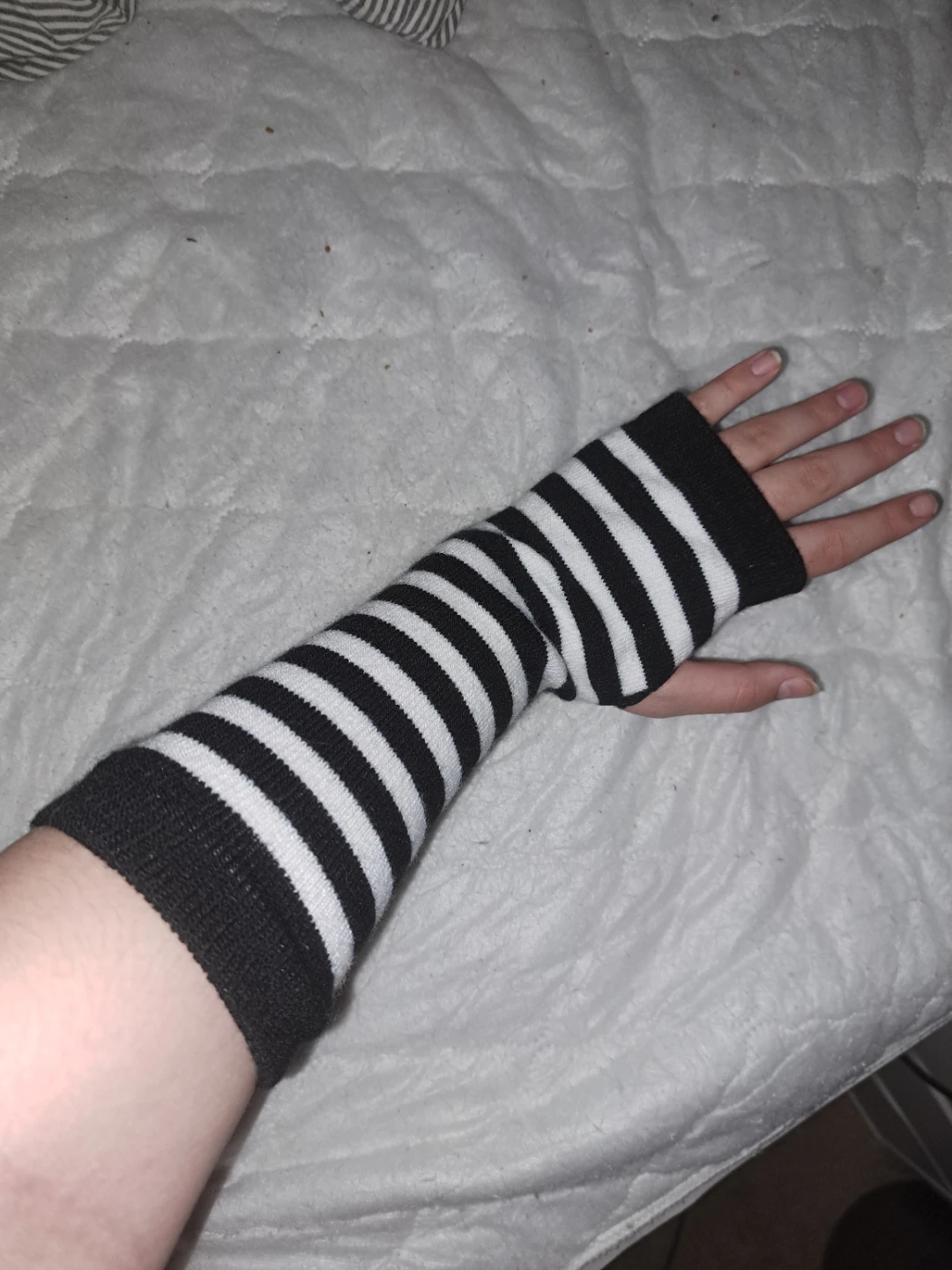 Black and White Striped Fingerless Gloves - photo 2