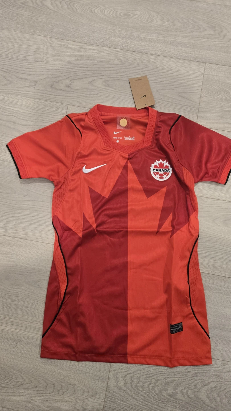Team Canada Women's Jersey – Size S.. accidently ordered 2..⚽
