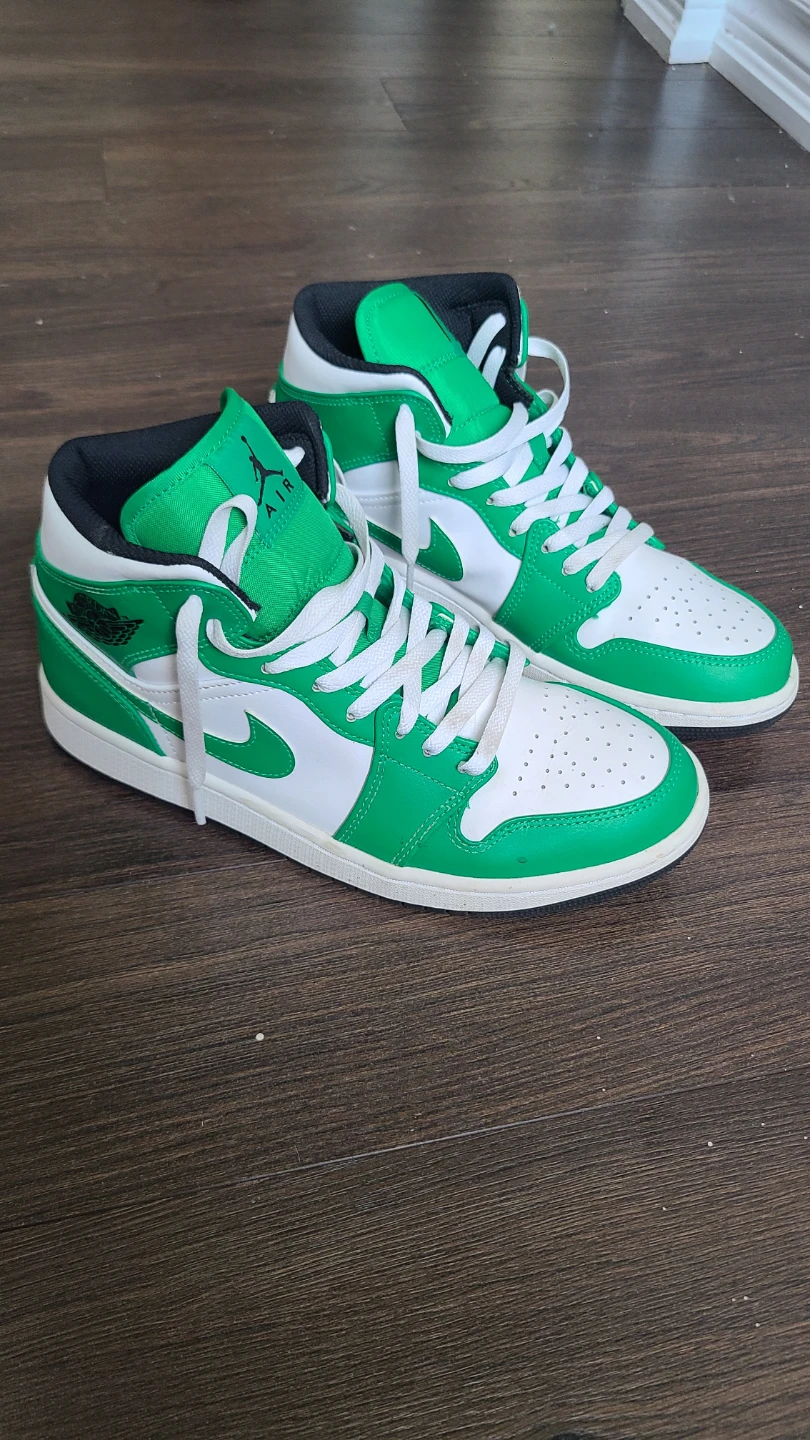 Air Jordan 1 Mid 'Lucky Green'