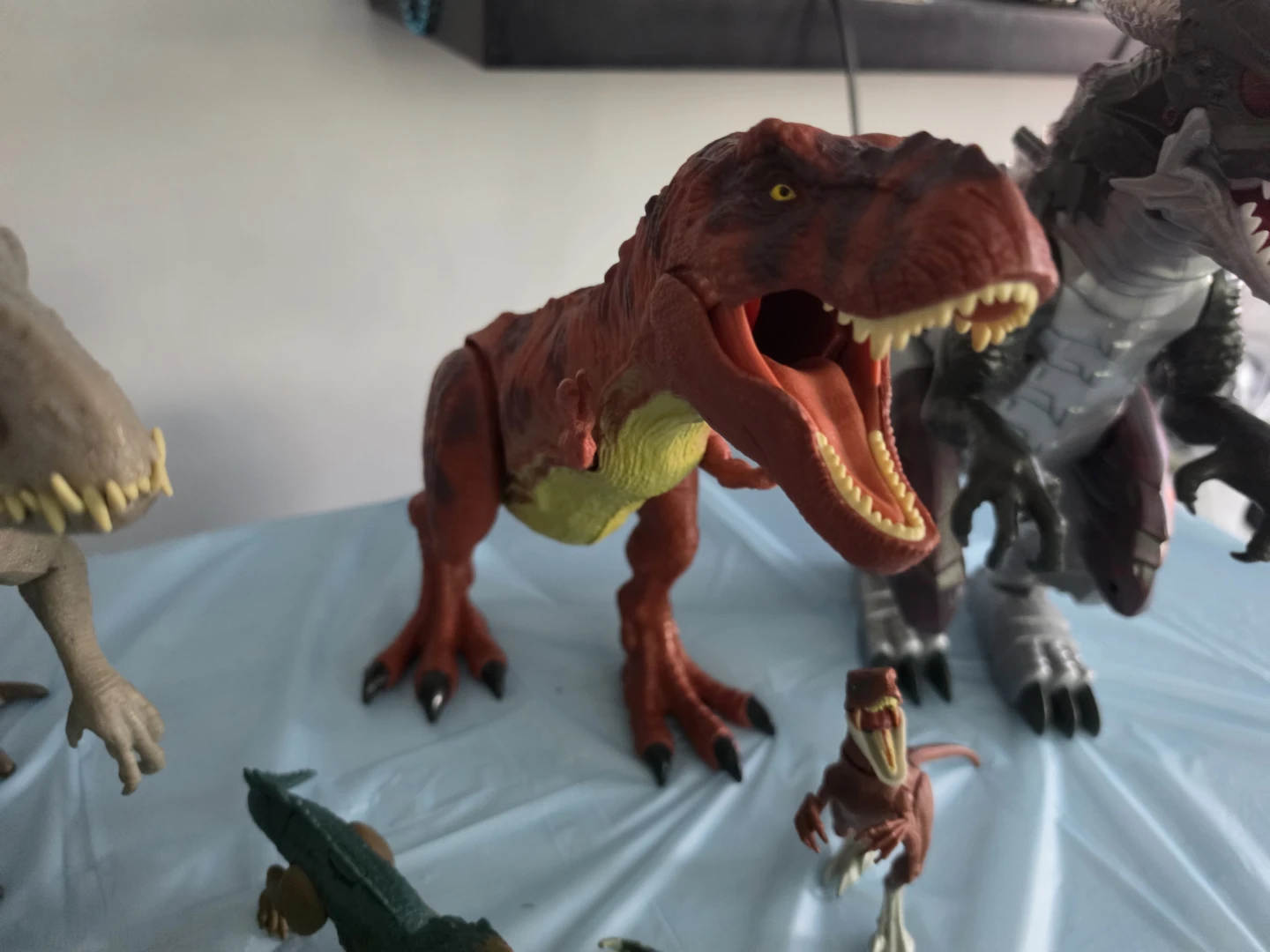 Jurassic World Dinosaur Toy Figures Lot - photo 3