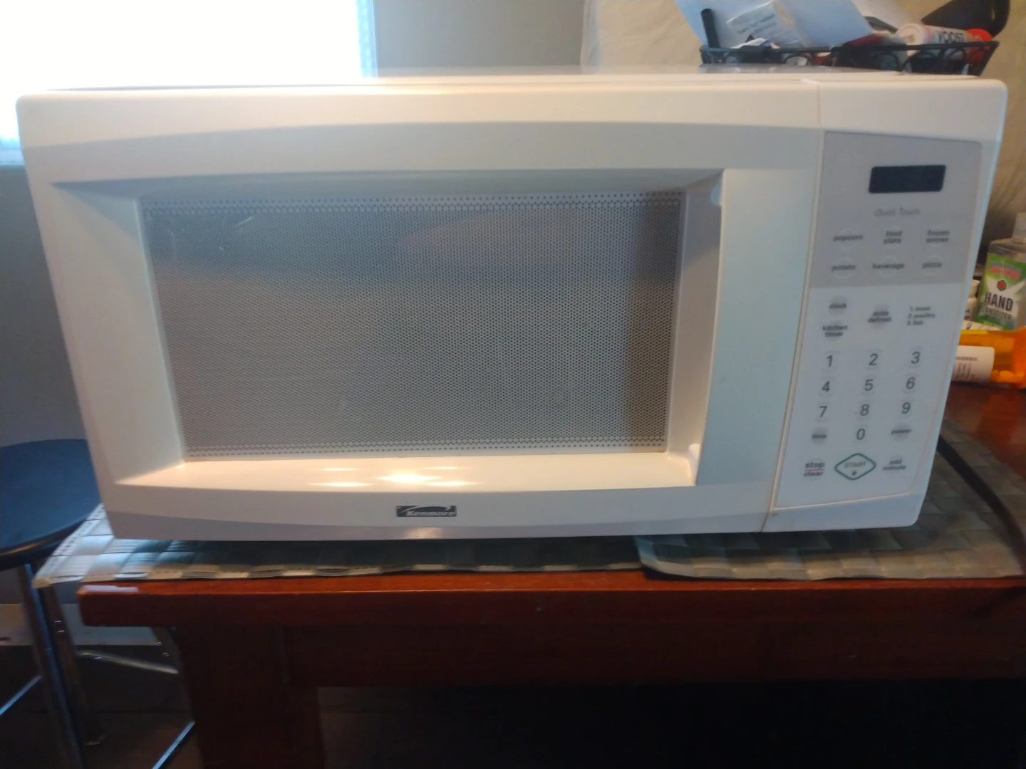 White Kenmore Microwave Oven 1000 watts