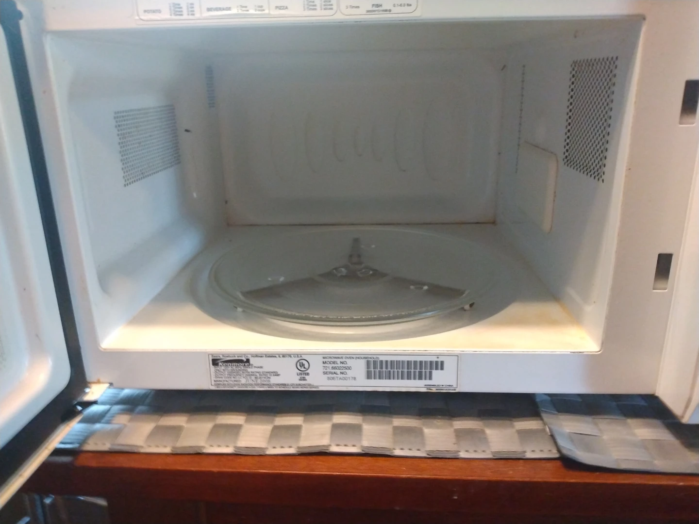 White Kenmore Microwave Oven 1000 watts - photo 2