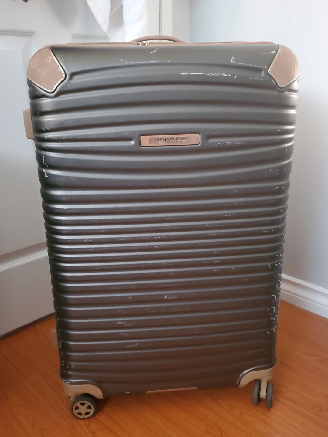 28" Hardside London Fog Luggage