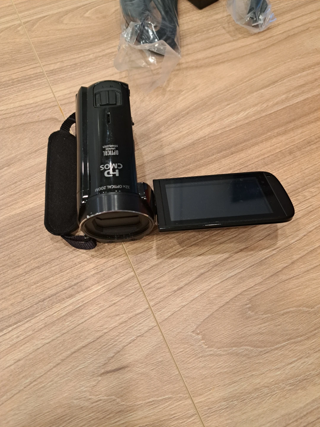 Canon VIXIA HF R700 HD Camcorder - photo 2