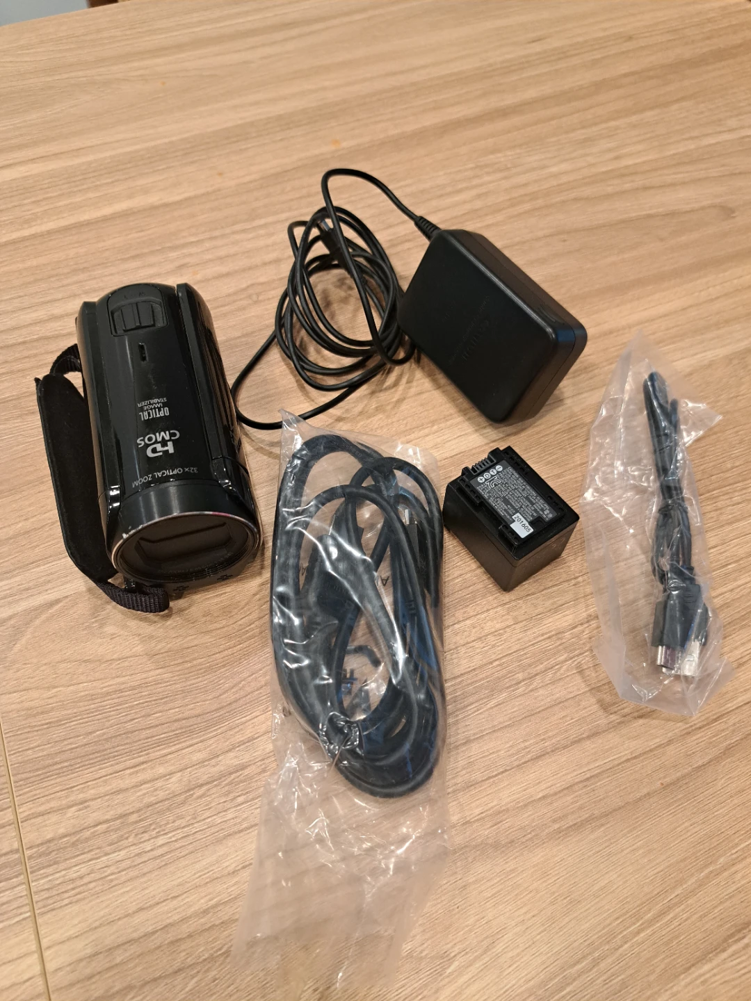 Canon VIXIA HF R700 HD Camcorder - photo 3
