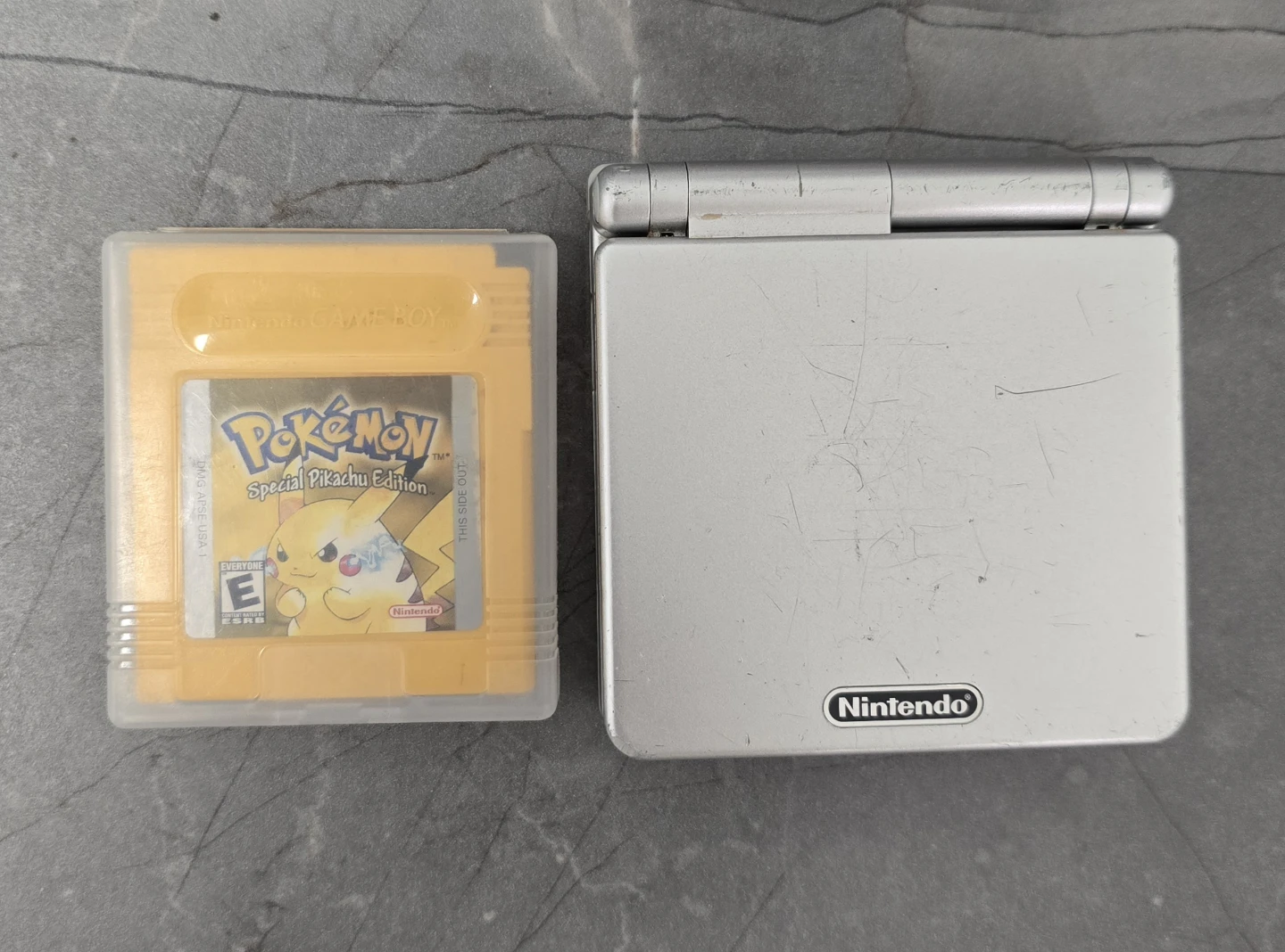 Nintendo Gameboy Advance SP - with case/charger - photo 2