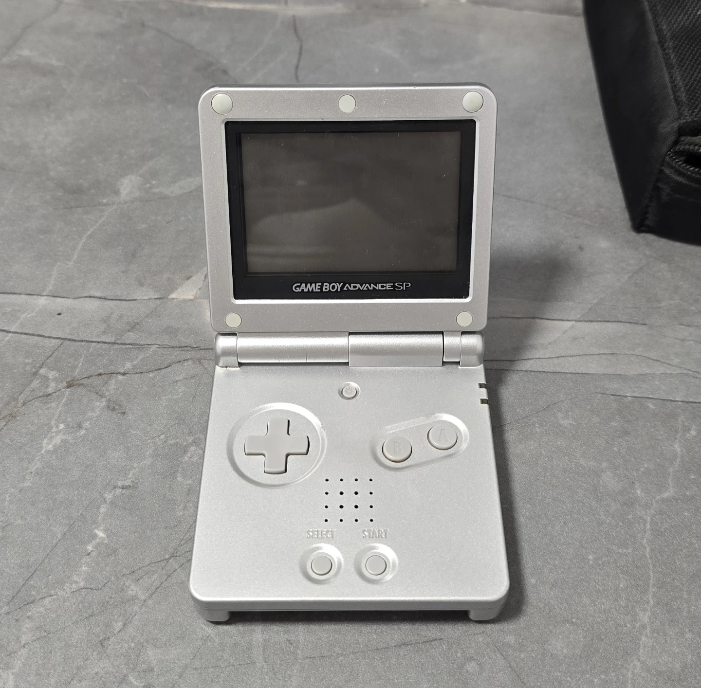 Nintendo Gameboy Advance SP - with case/charger - photo 3
