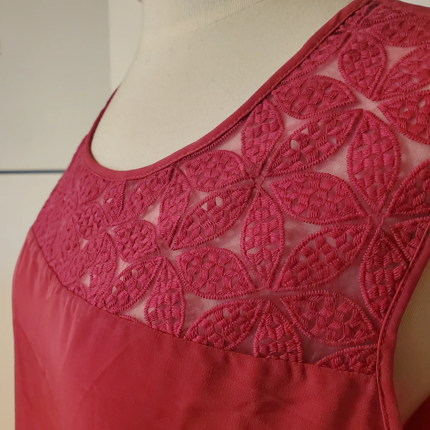 Women's Sleeveless Top - photo 3